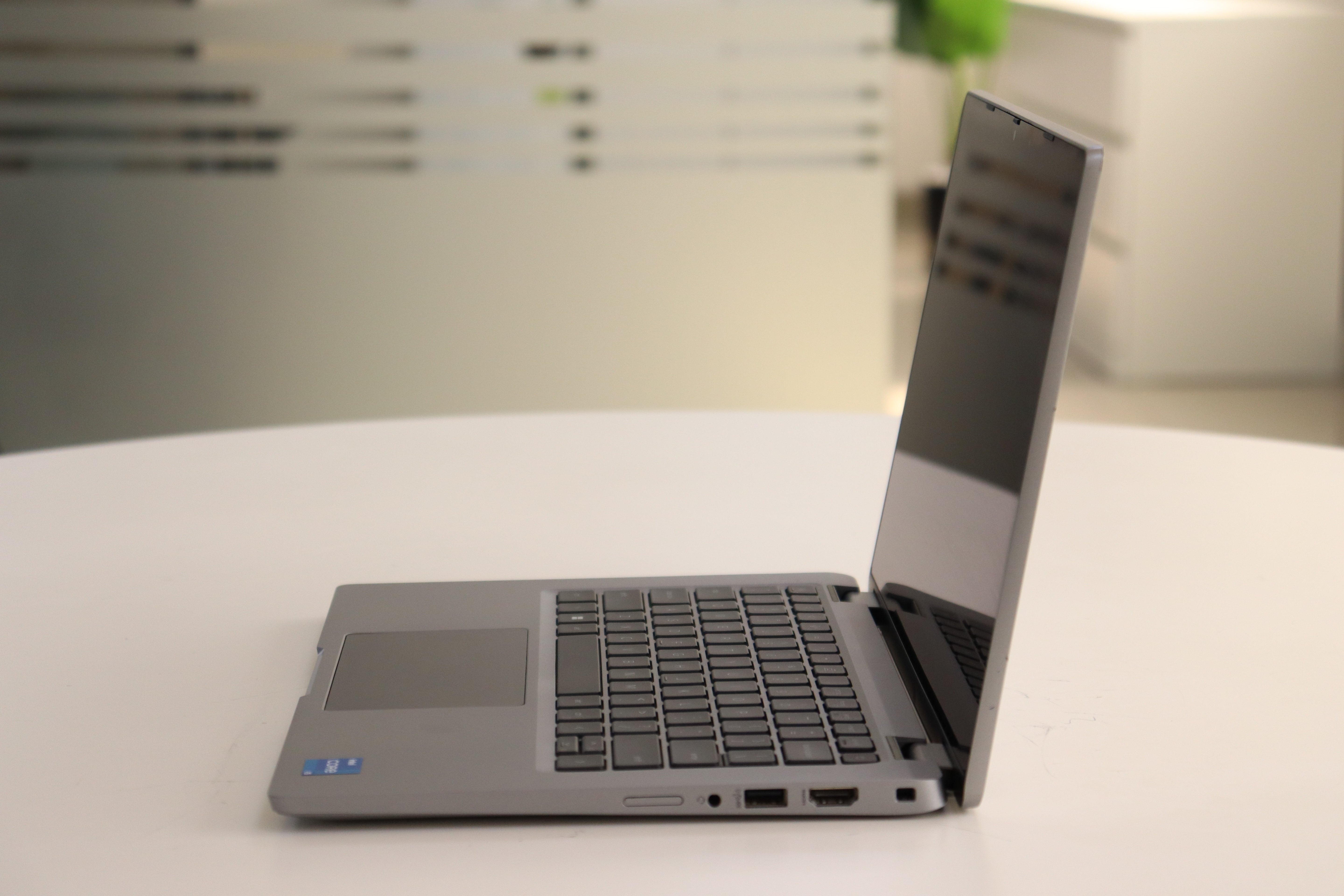 Dell Latitude 5330 SN:27633 product photo 3