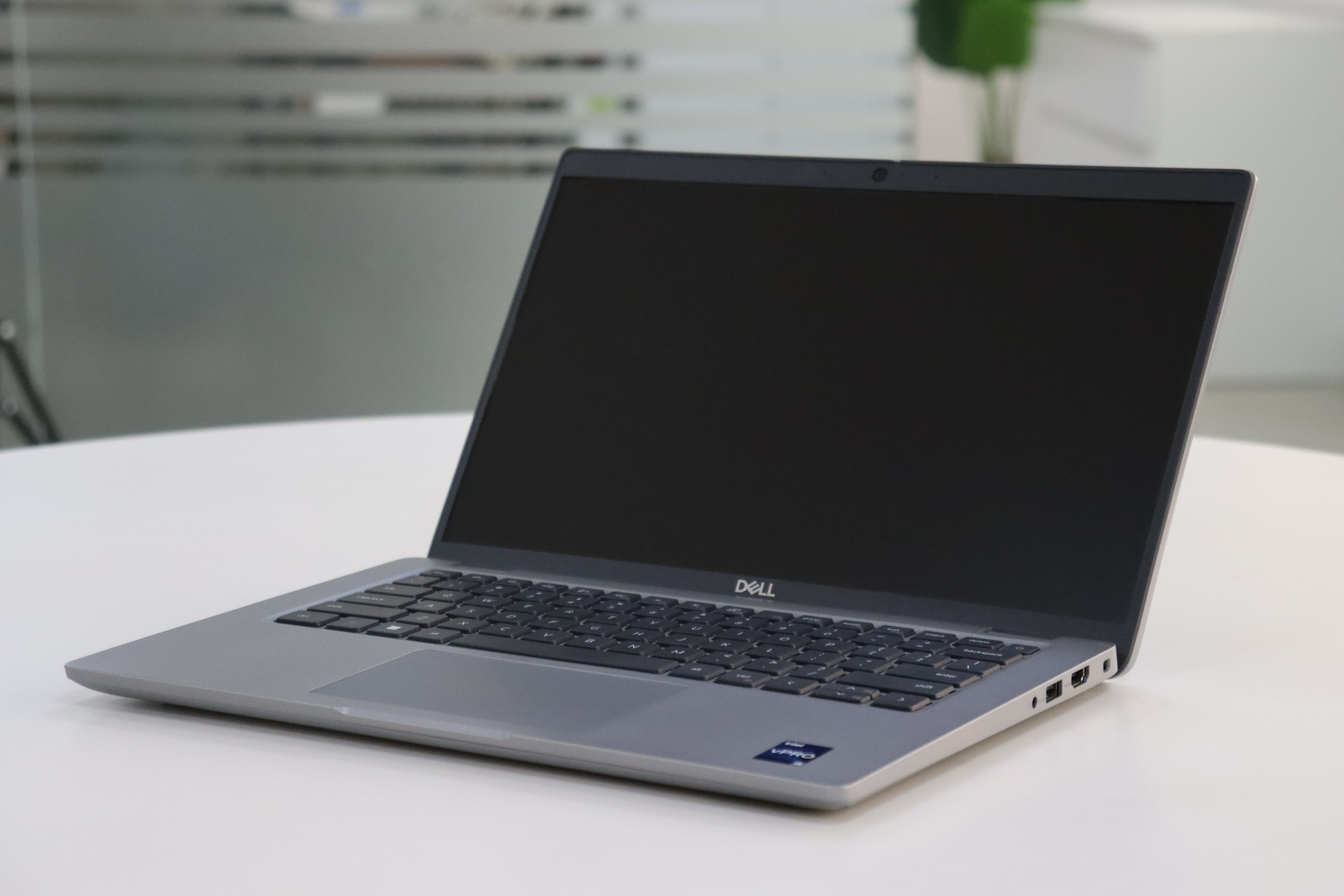 Dell Latitude 5440 SN:27708 product photo 2