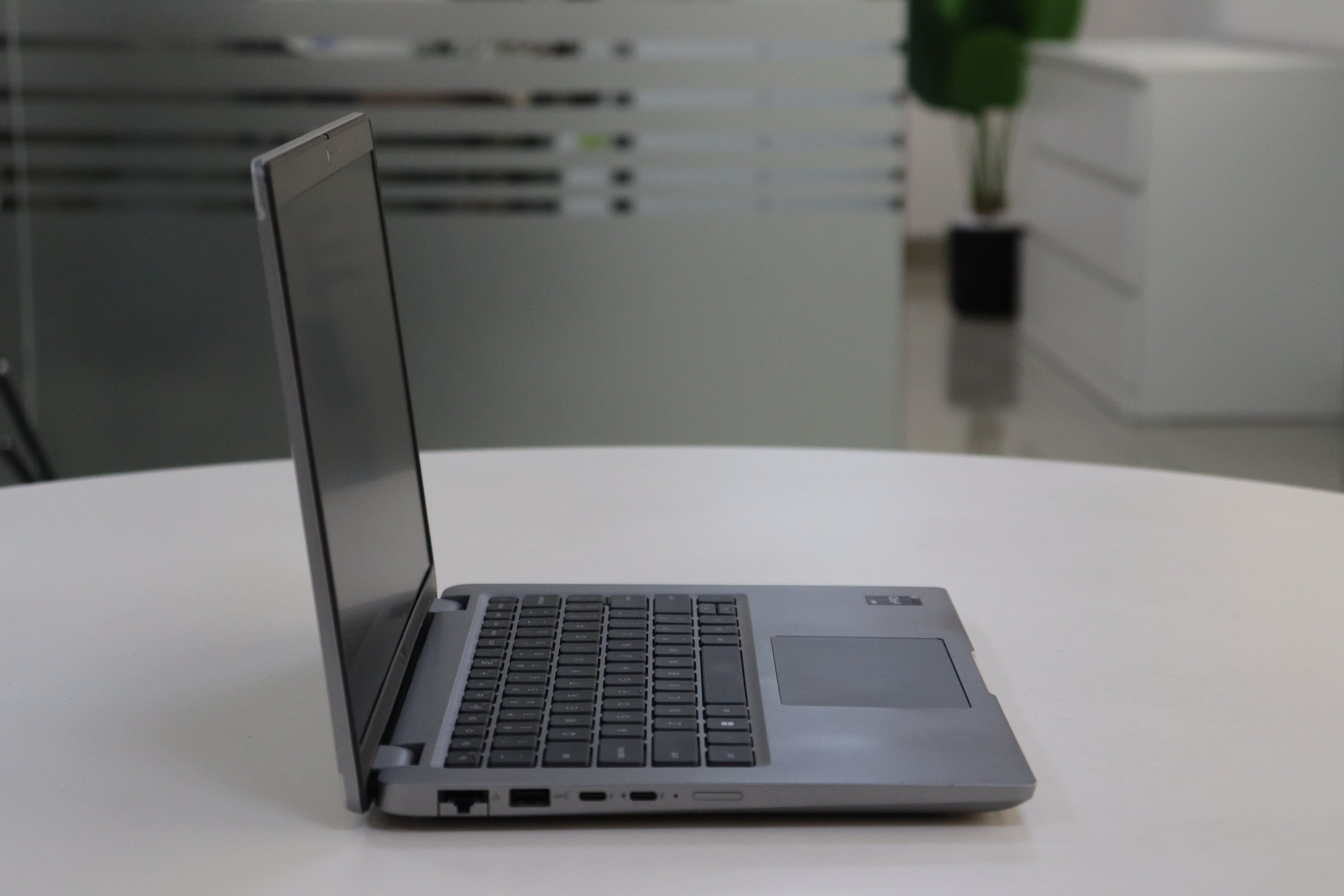 Dell Latitude 5440 SN:27708 product photo 4