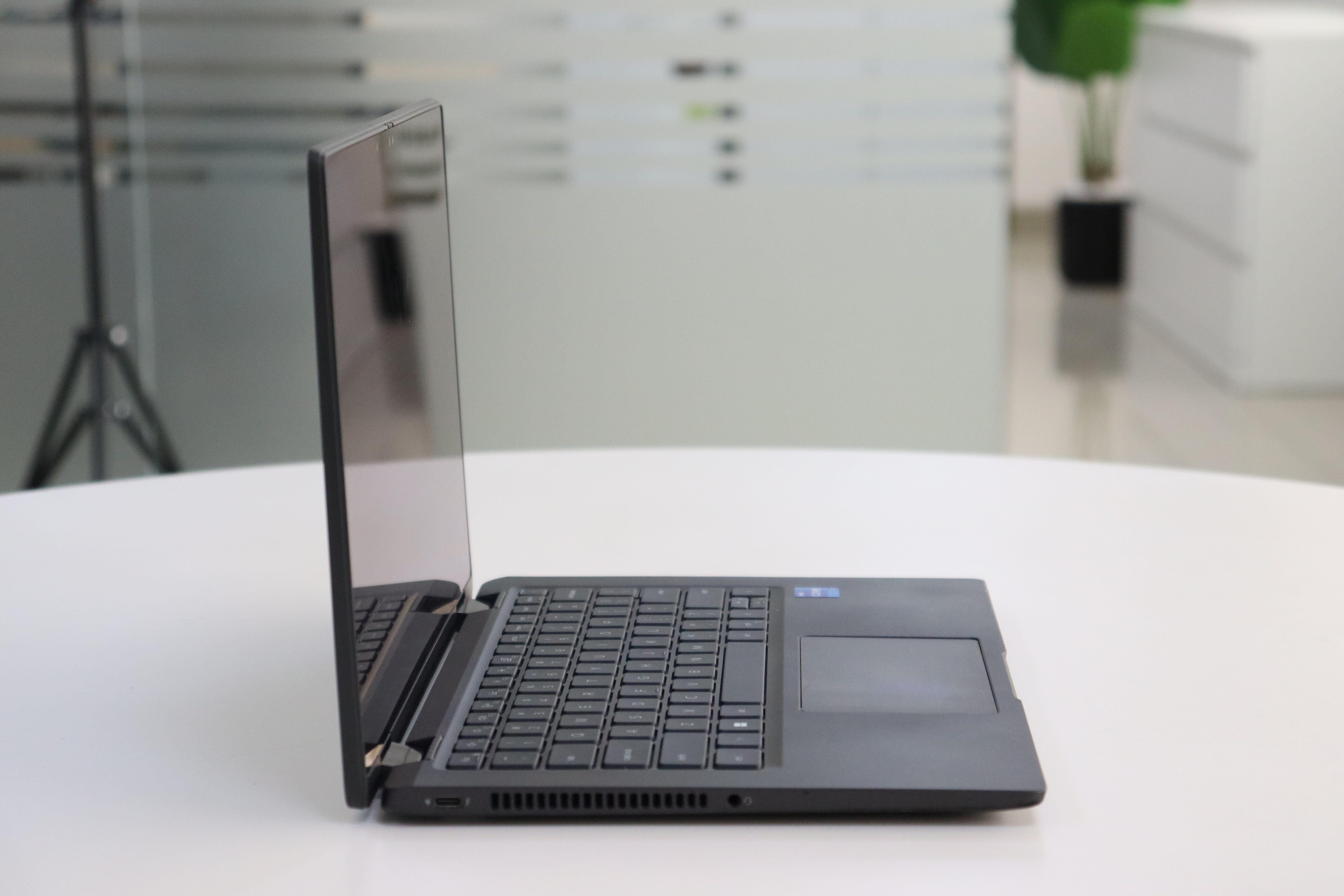 DELL LATITUDE 7430 SN:27754 product photo 4