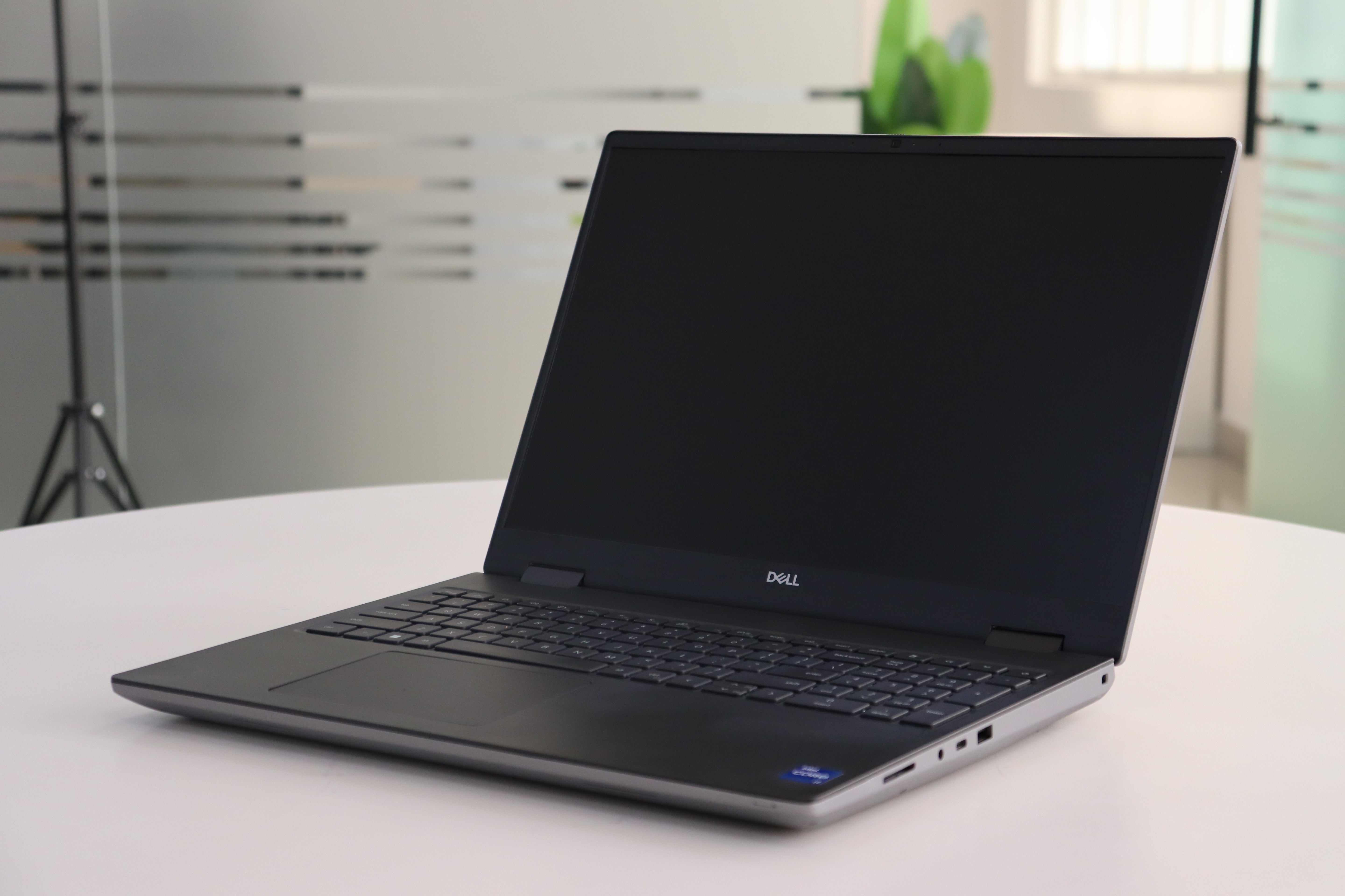 Dell Precision 7670 SN:27767 product photo 2