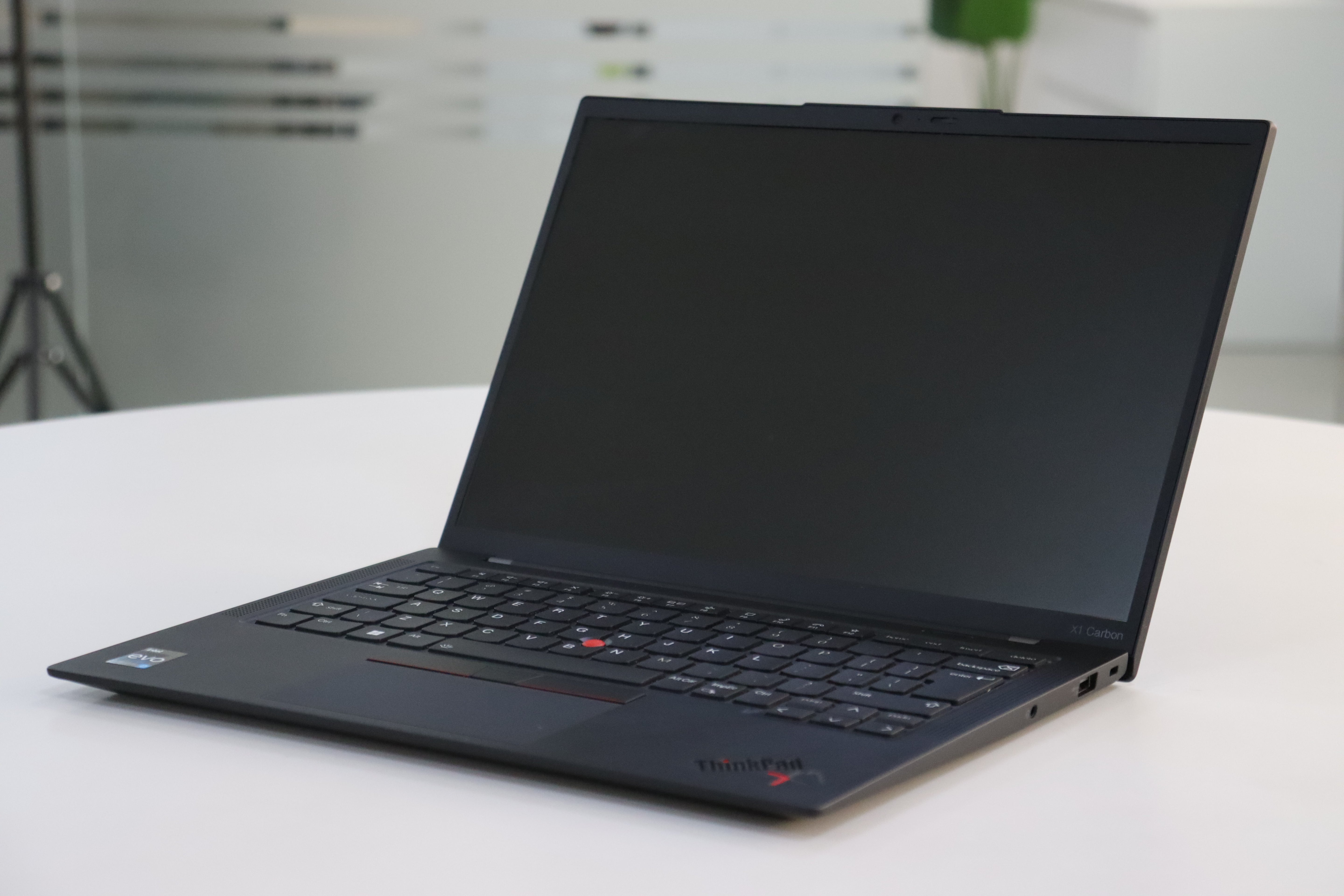 LENOVO THINKPAD X1 CARBON GEN 10: 12th Gen i7, 16 GB RAM, 512 GB SSD, SN:27781