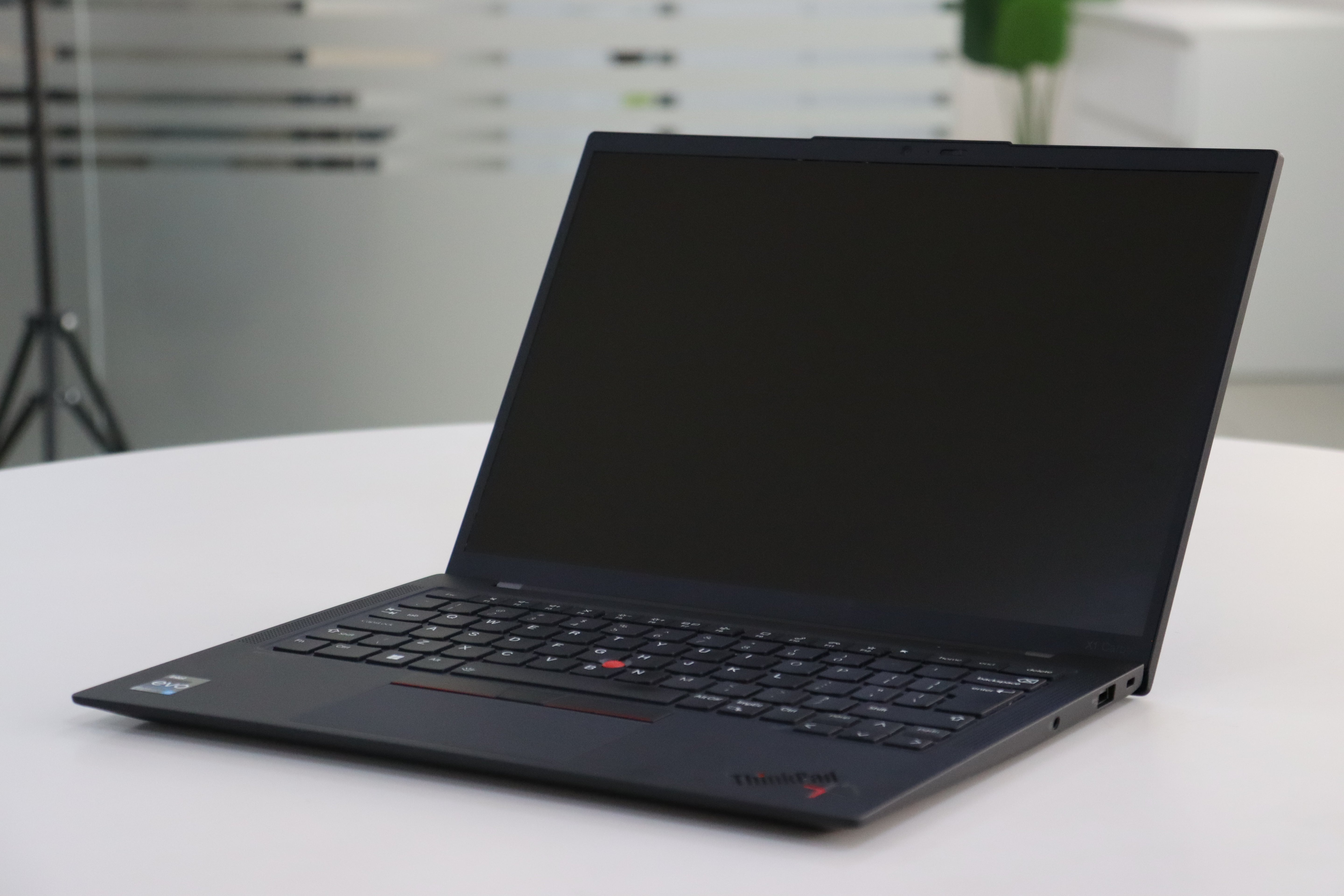 LENOVO THINKPAD X1 CARBON GEN 10: 12th Gen i7, 16 GB RAM, 512 GB SSD, SN:27782