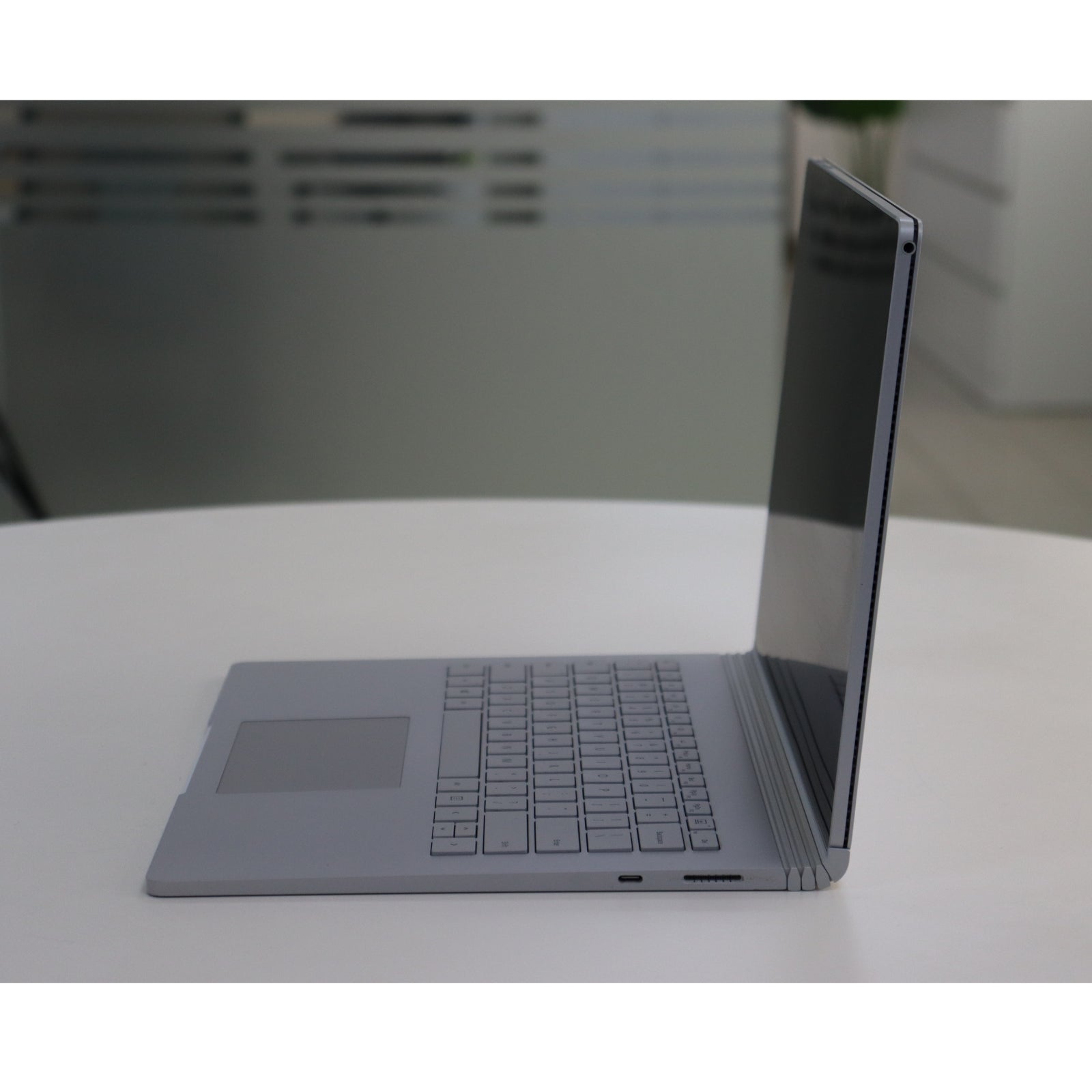 Microsoft SURFACE BOOK 2: i5, 7th Gen, 8GB RAM, 256GB SSD, SN:18646
