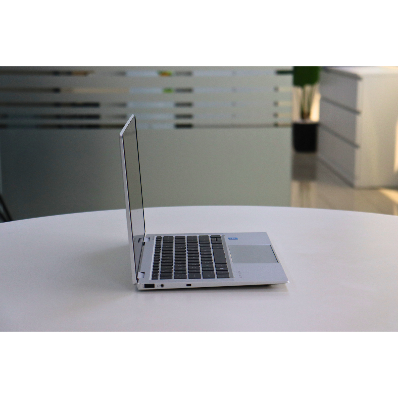 HP ELITEBOOK X360 1030 G8: 11th Gen i5, 16GB RAM, 256GB SSD, SN:898727
