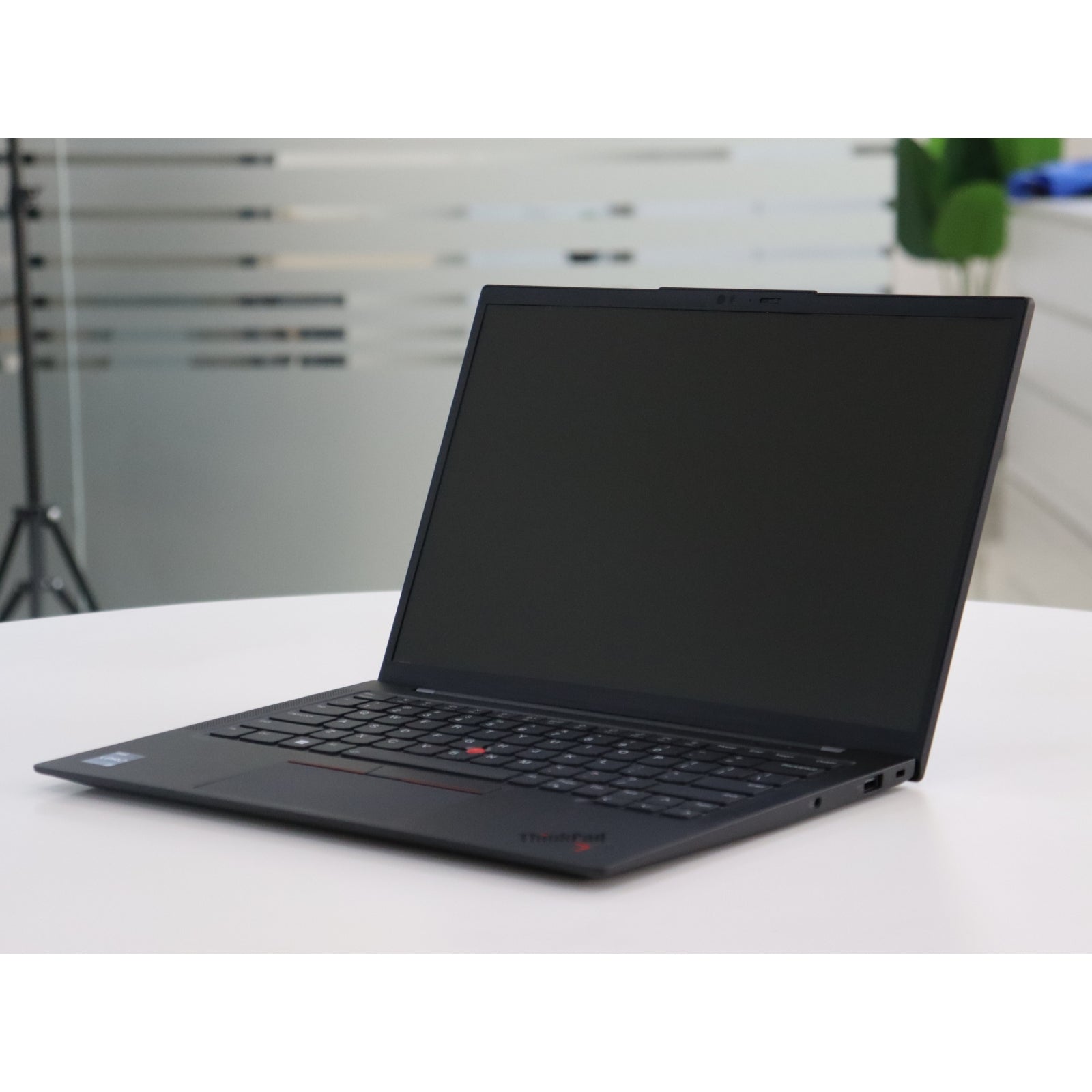 LENOVO ThinkPad X1 Carbon Gen 10: 12th Gen i7, 16GB RAM, 256GB SSD, SN:19535