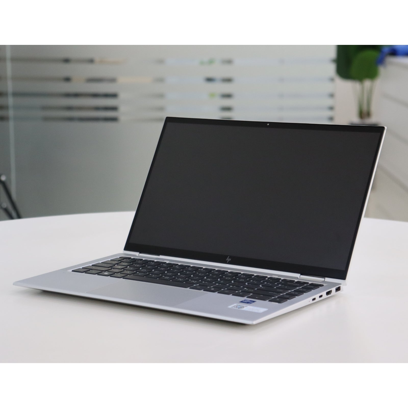 HP ELITEBOOK X360 1040 G8: Intel Core i7, 11th Gen, 16GB RAM, 512GB SSD SN:21445