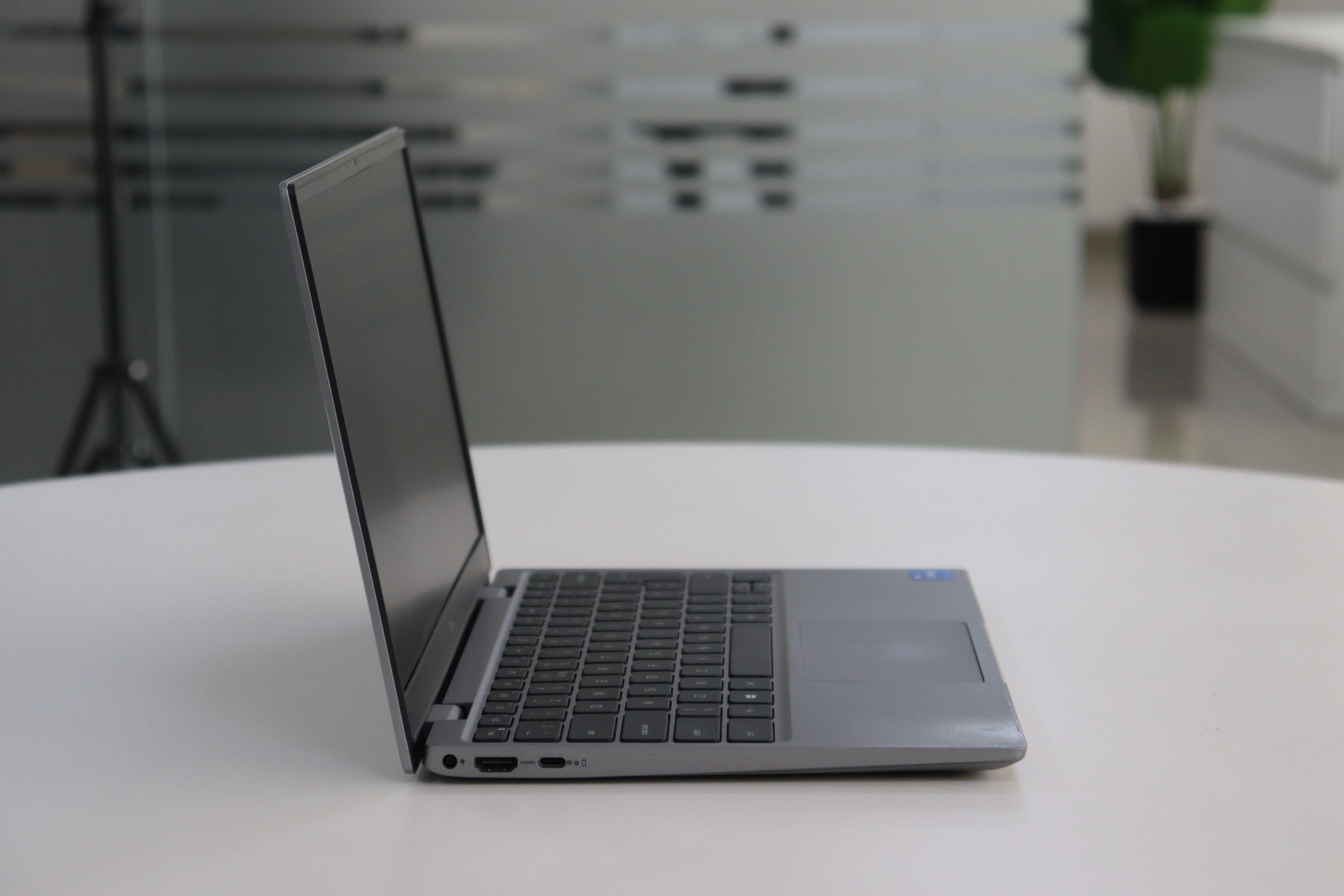 Dell Latitude 3320 SN:00046 product photo 4