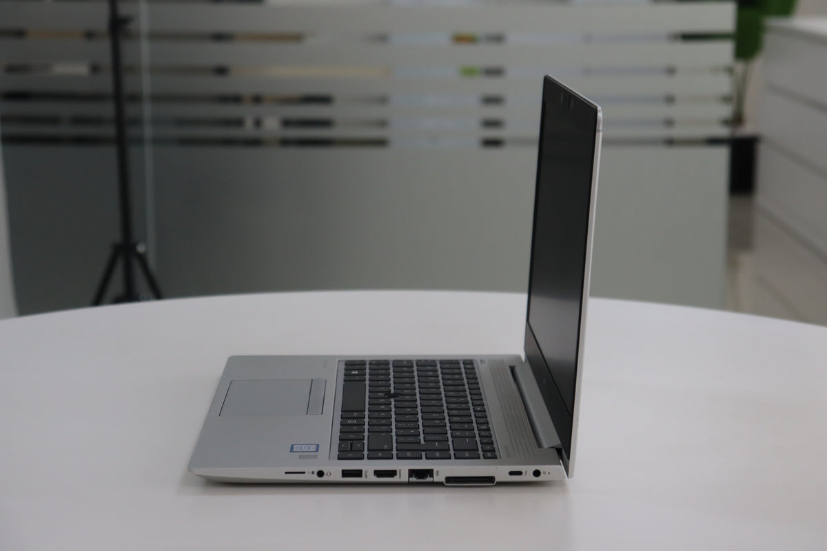 HP ELITEBOOK 840 G6 SN:00711 right side view