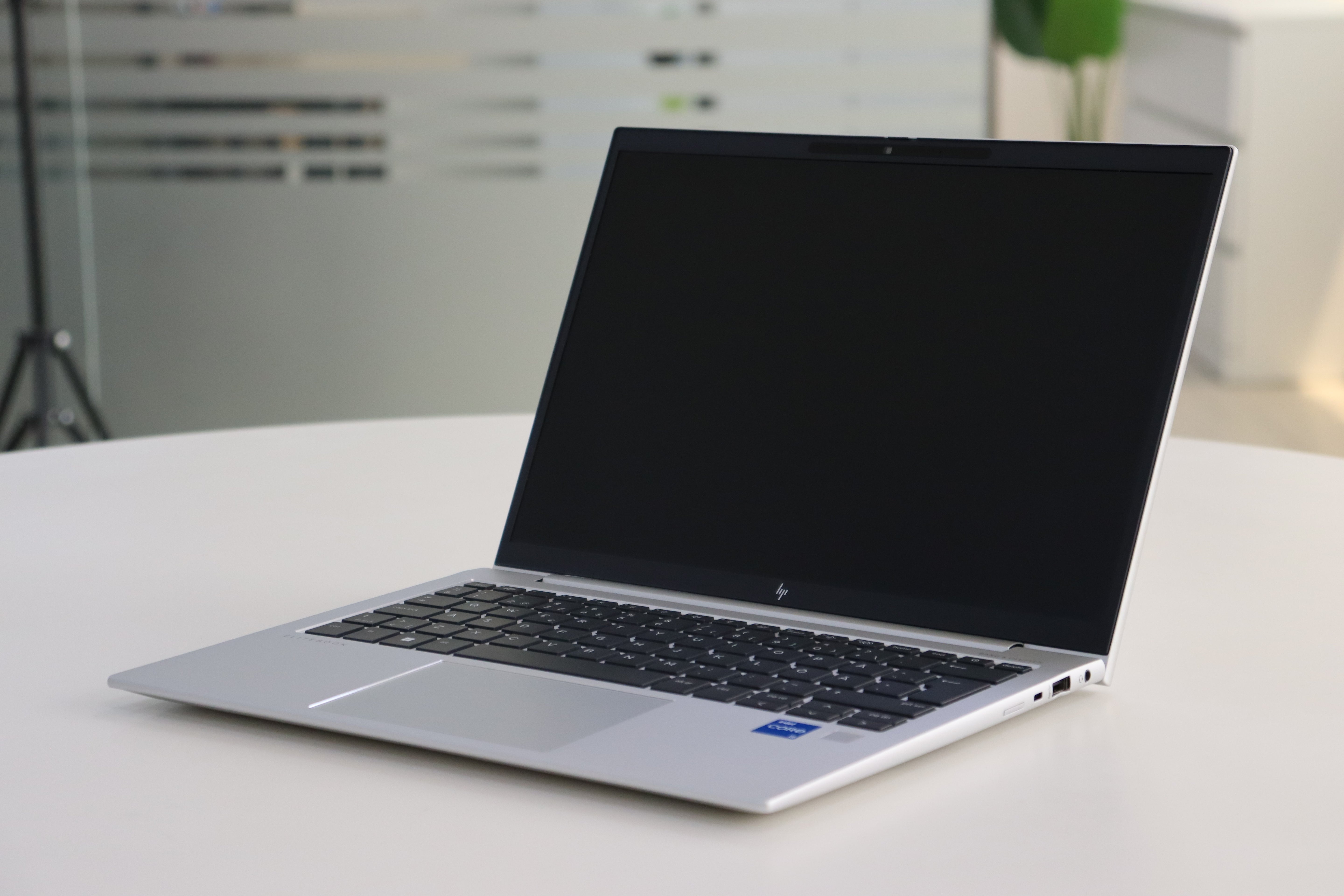 HP EliteBook 830 G10 SN:01175 product photo 2