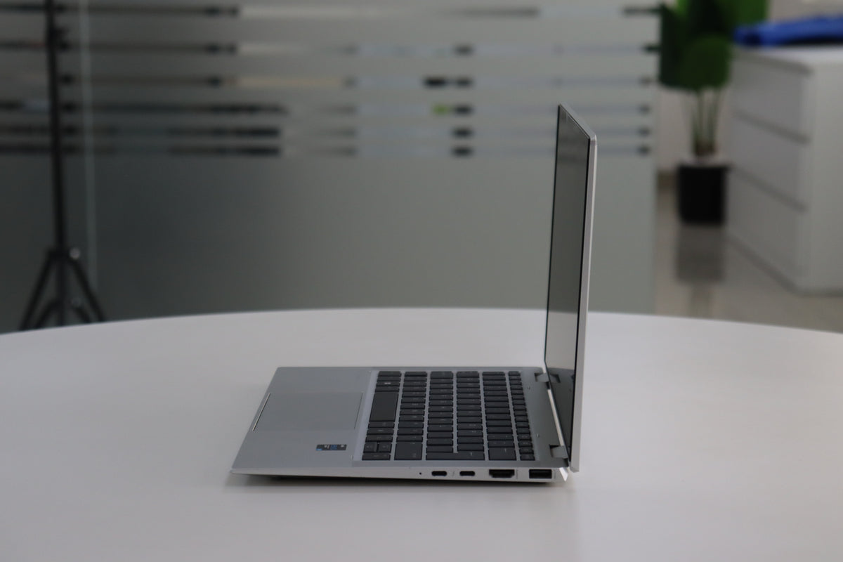 HP ELITEBOOK X360 1030 G8 SN:00625 right side view