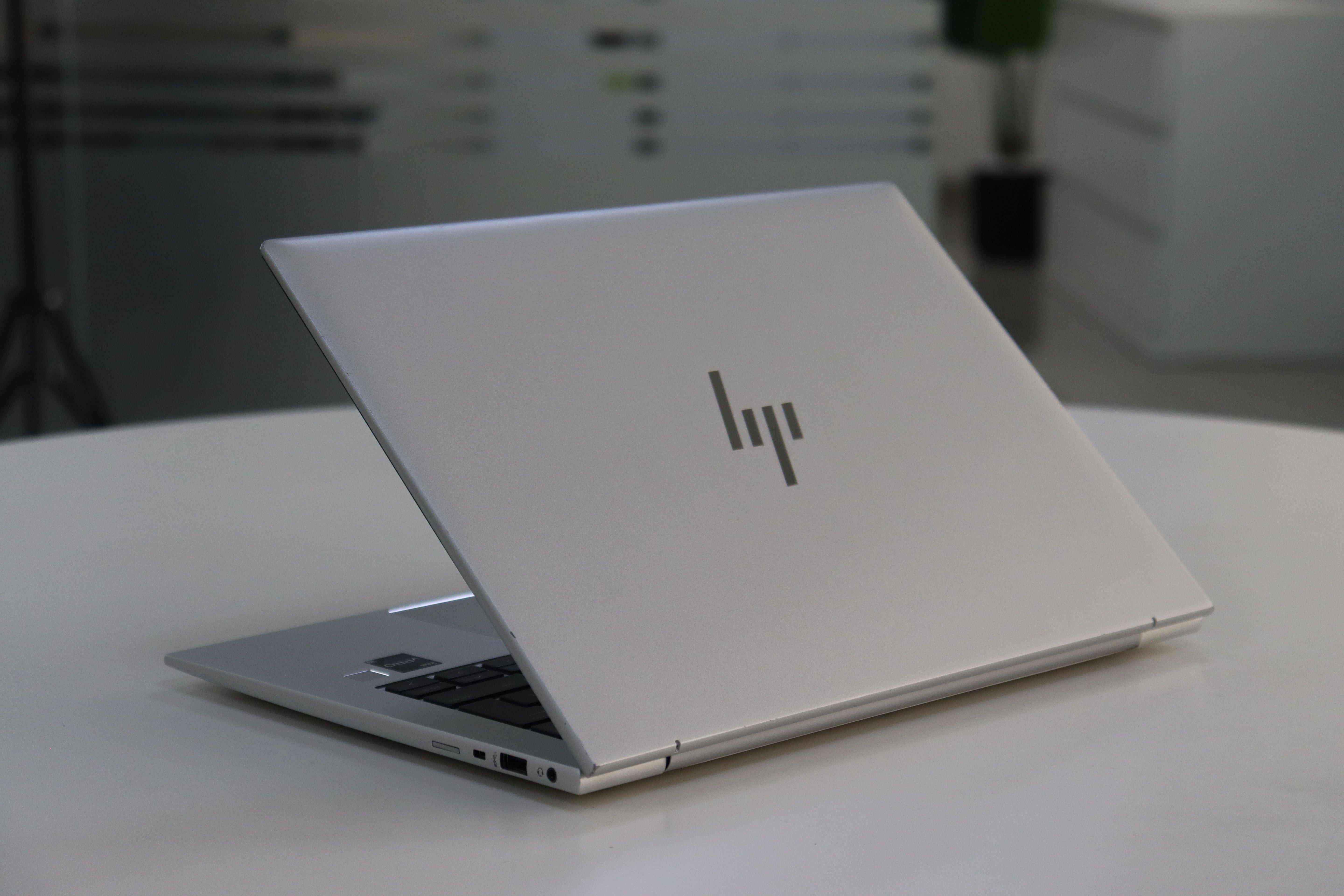 HP ELITEBOOK 840 G10: 13th Gen i5, 16 GB RAM, 256 GB SSD, SN:00600