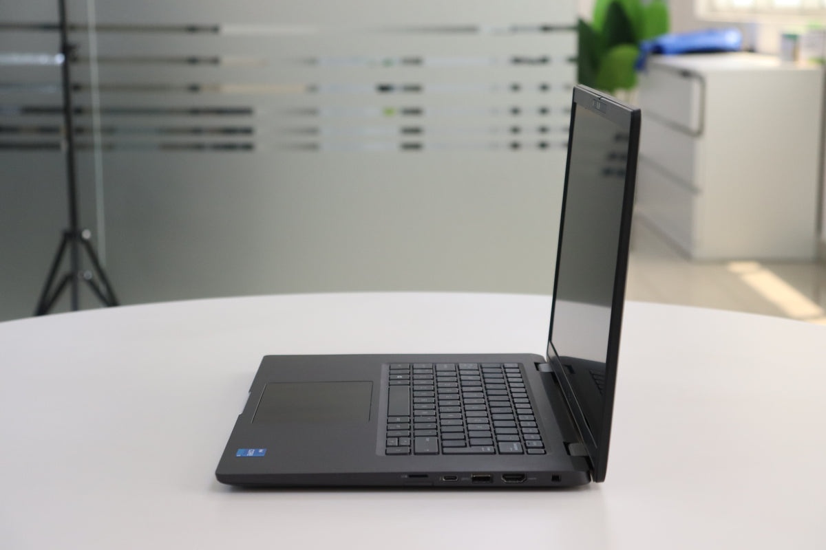 DELL LATITUDE 7520 SN:01367 right side view