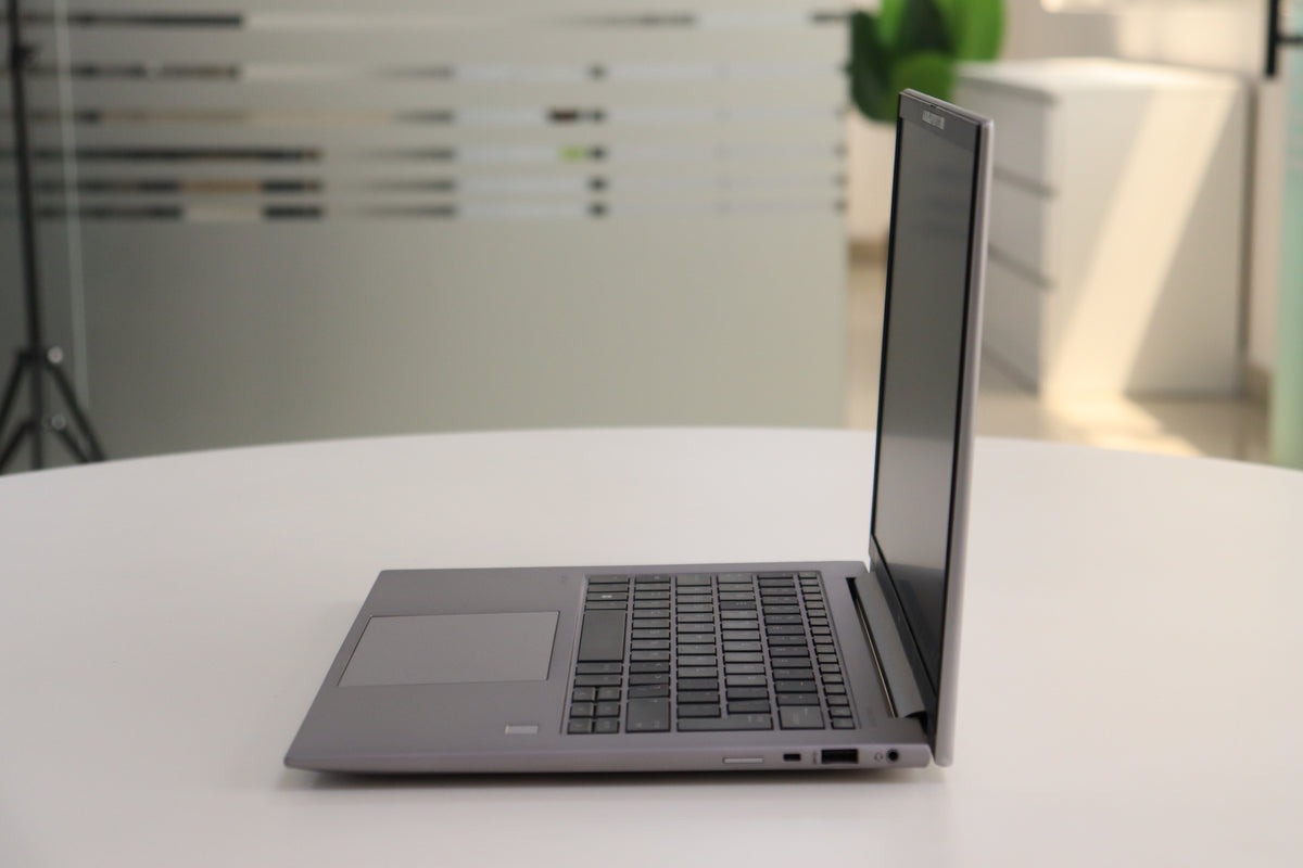 HP ZBook Firefly G10 - open view