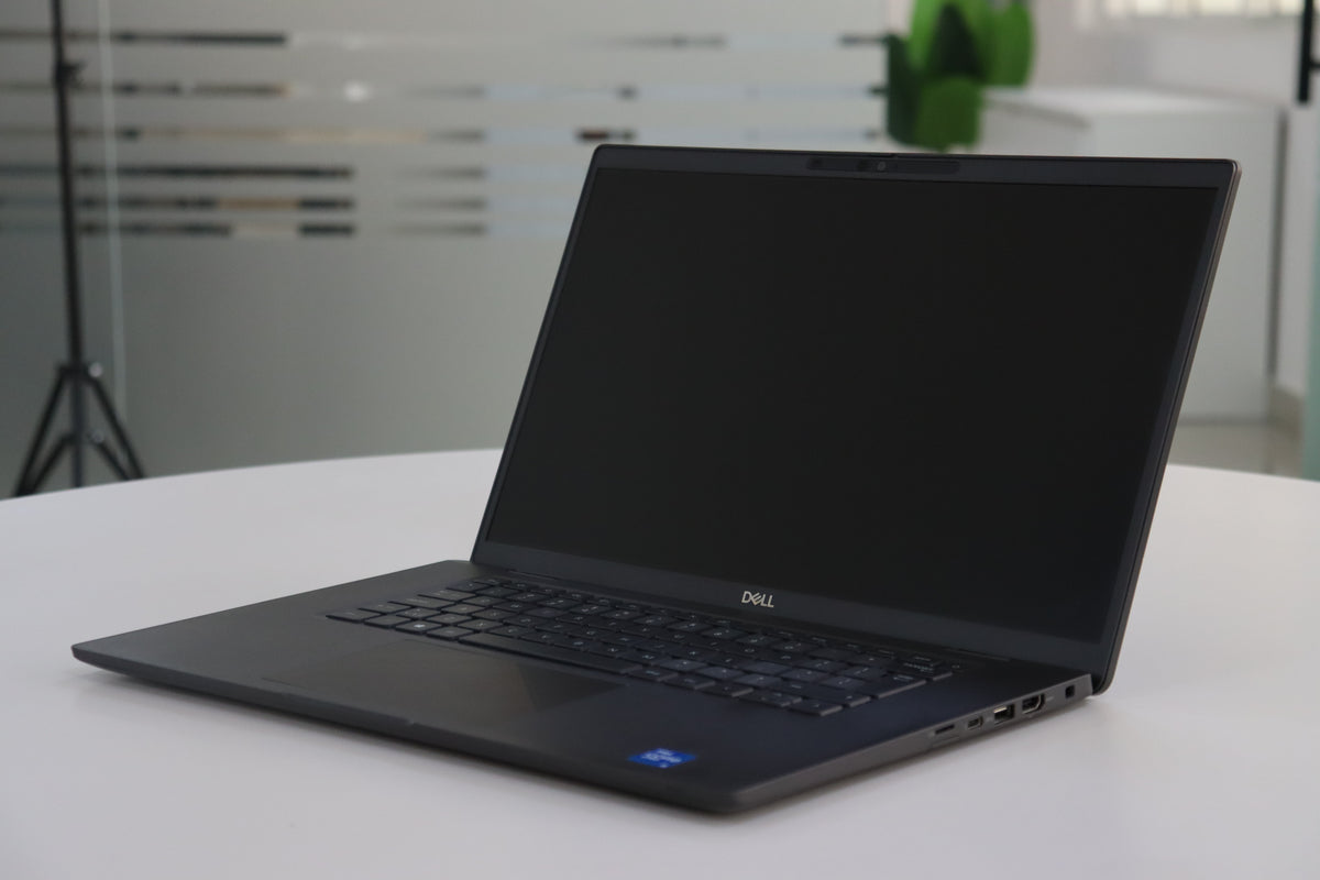 Dell Latitude 7520 - top view