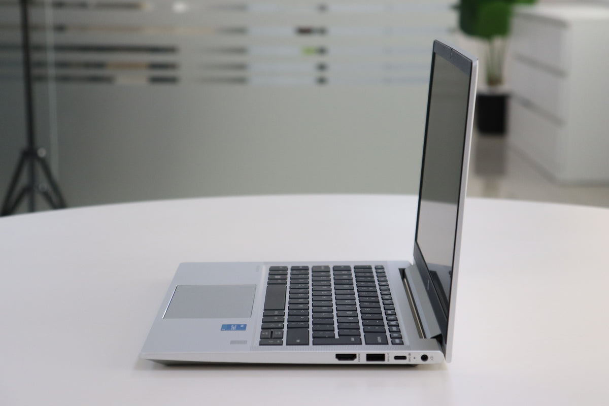 HP ProBook 430 G8 - side view
