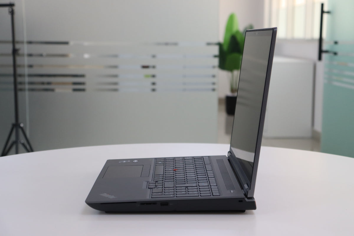 Lenovo ThinkPad P16 Gen 1 - open view