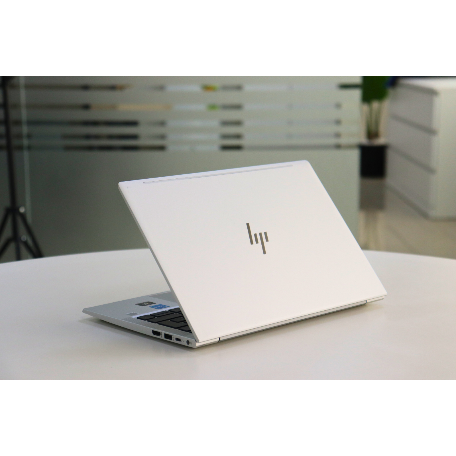 HP EliteBook 630 G9: Intel Core i3, 12th Gen, 8GB RAM, 256GB SSD SN:00945