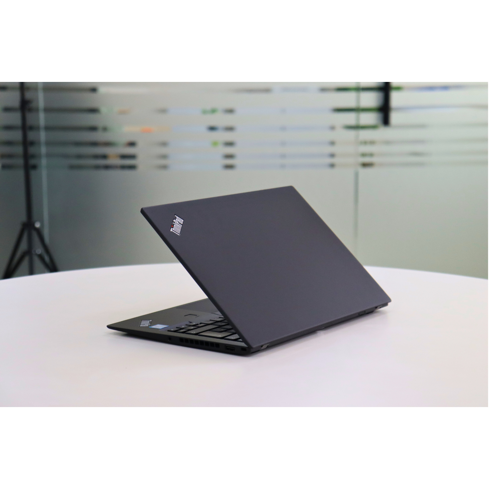 Lenovo THINKPAD X1 Carbon Gen 5: Intel Core i5, 6th Gen, 8GB RAM, 256GB SSD SN:00530