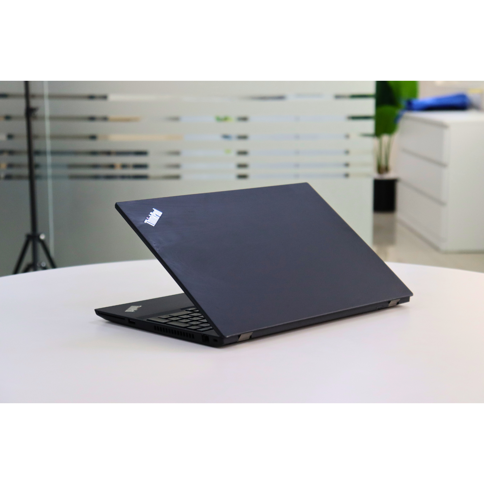 LENOVO THINKPAD T590: Intel Core i5, 8th Gen, 8GB RAM, 256GB SSD SN:01069