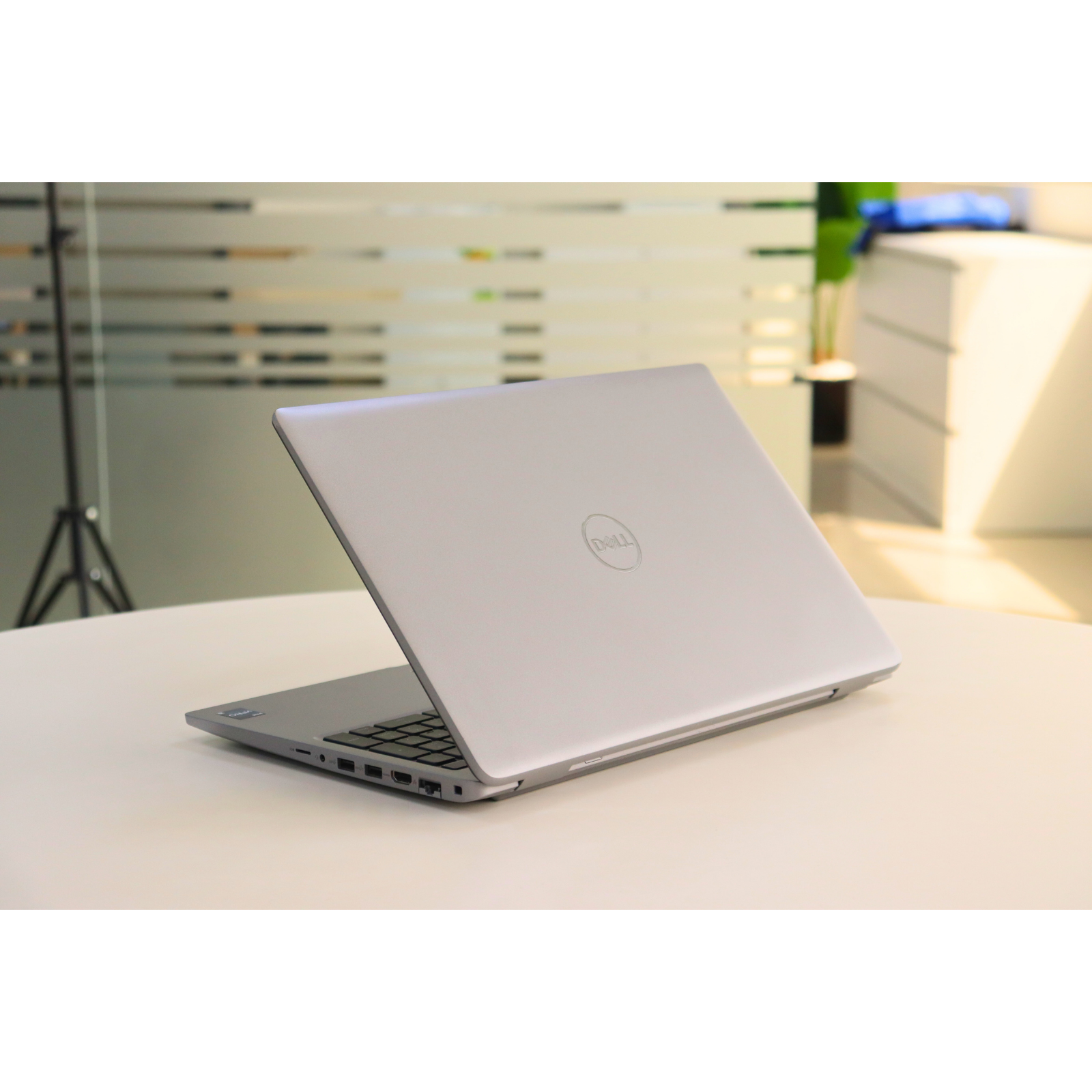 DELL INC LATITUDE 5540: 13th Gen i5, 8GB RAM, 256GB SSD, SN:04956