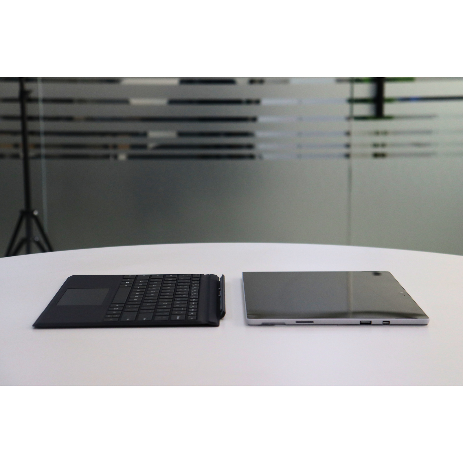 MICROSOFT SURFACE PRO 5: 7th Gen i5, 8GB RAM, 256GB SSD, SN:18907