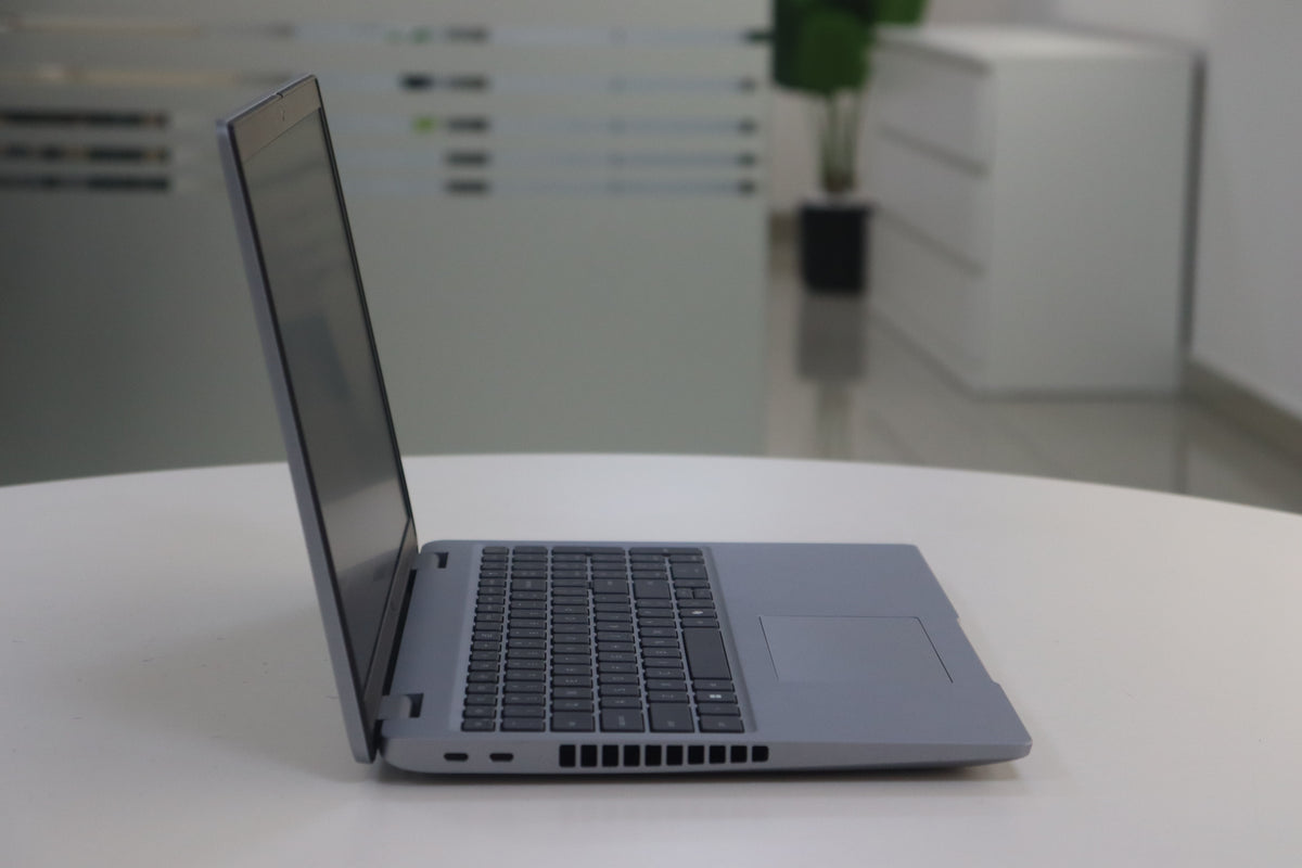 Latitude 5550 image_4