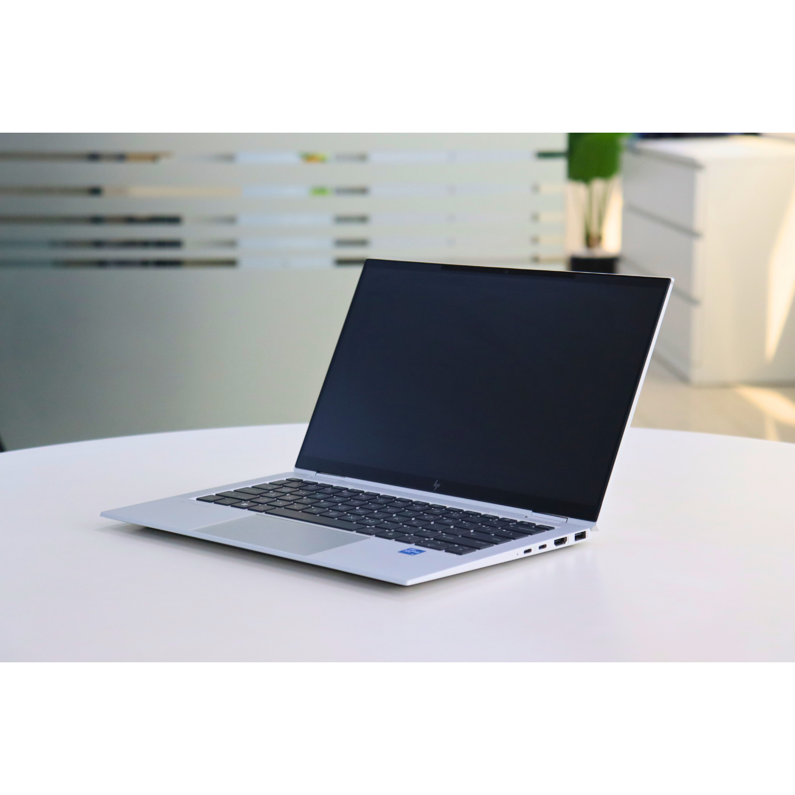 HP ELITEBOOK X360 1030 G8: 11th Gen i5, 16GB RAM, 256GB SSD, SN:898727