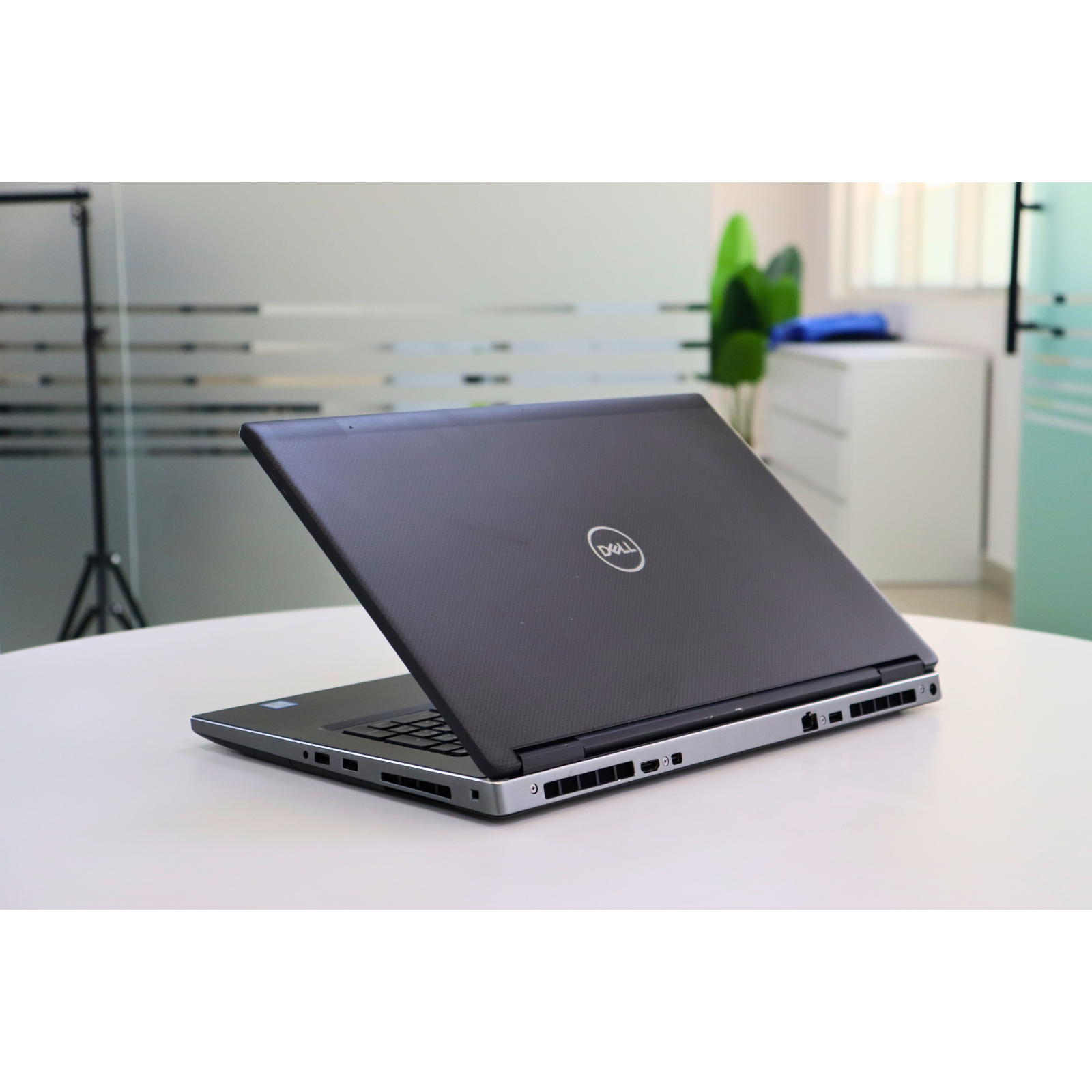 Dell PRECISION 7730: 8th Gen i7, 32GB RAM, 256GB SSD, SN:12607