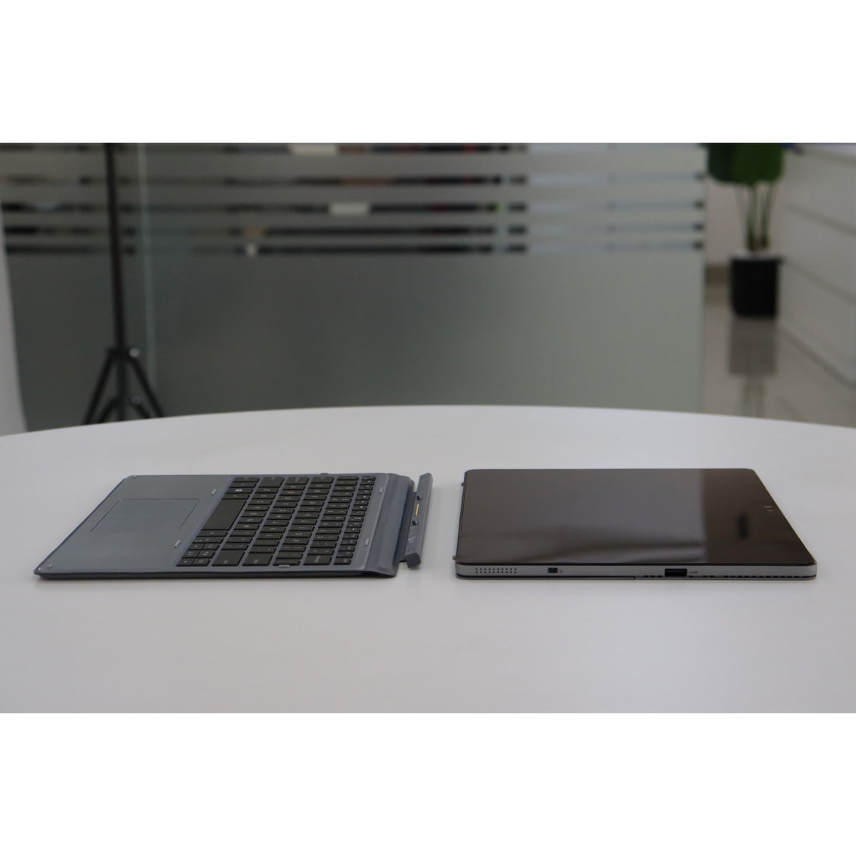 Dell Latitude 7210 2-IN-1: Intel Core i5, 10th Gen, 8GB RAM, 256GB SSD SN:918341
