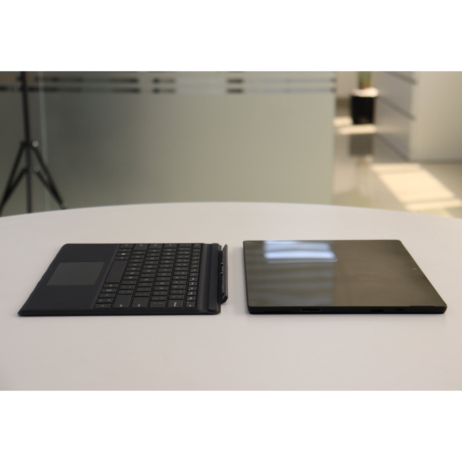 MICROSOFT SURFACE PRO 7+: 11th Gen i5, 8GB RAM, 256GB SSD, SN:18644