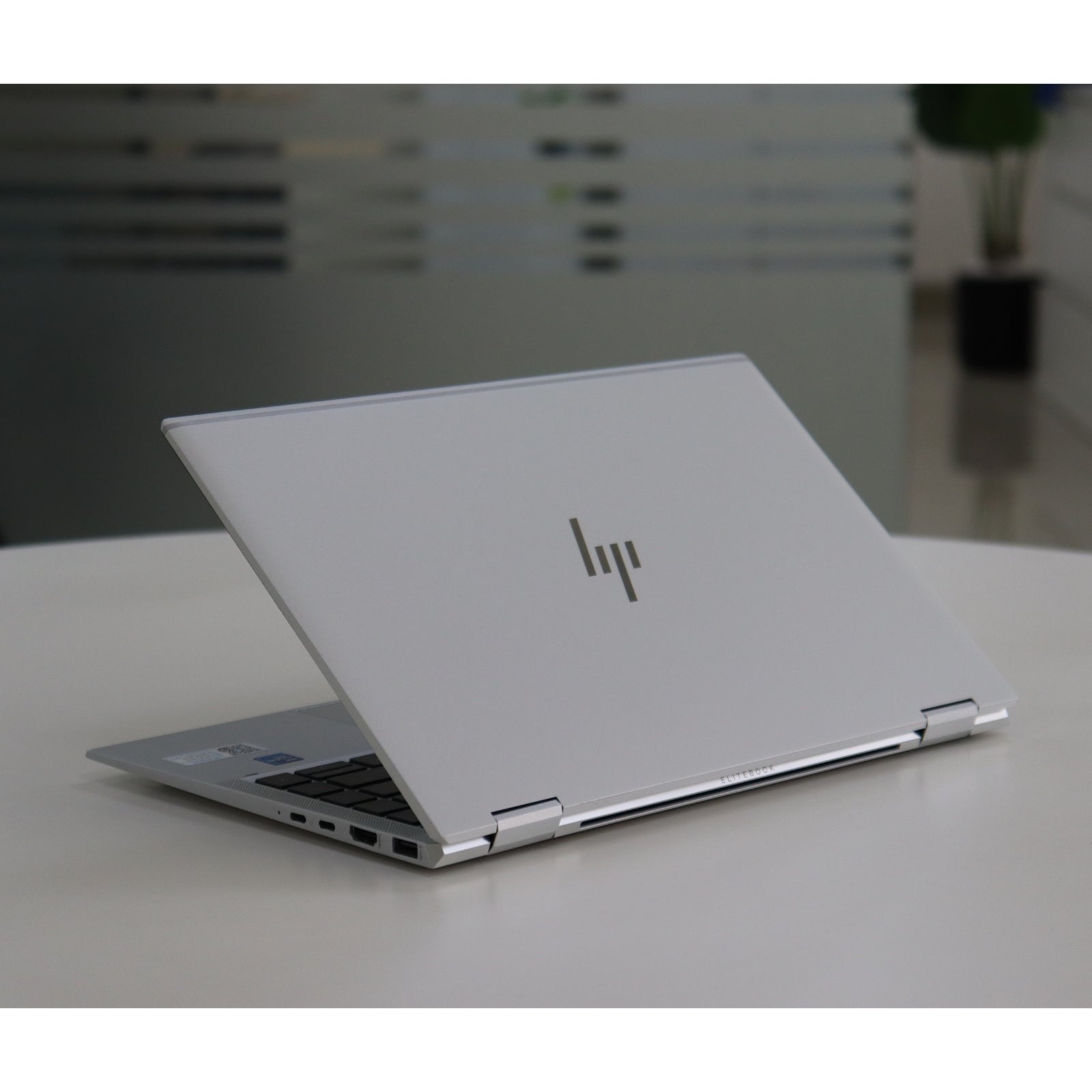 HP ELITEBOOK X360 1040 G8: Intel Core i7, 11th Gen, 16GB RAM, 512GB SSD SN:21460