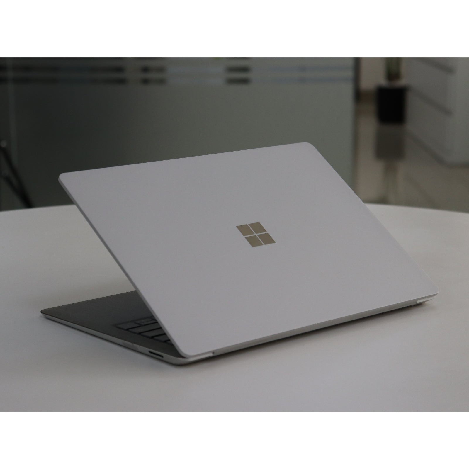 MICROSOFT SURFACE LAPTOP 2: 8th Gen i7, 16GB RAM, 512GB SSD, SN:18623