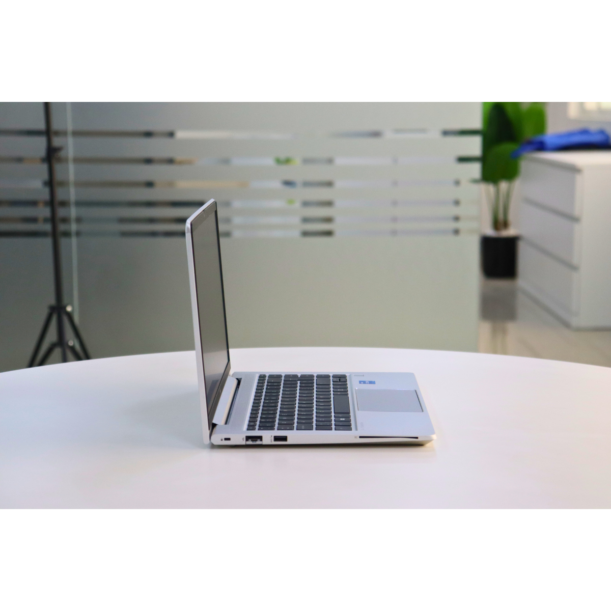 HP ELITEBOOK 640 G10 : 13th Gen i5, 8GB RAM, 256GB SSD, SN:01266