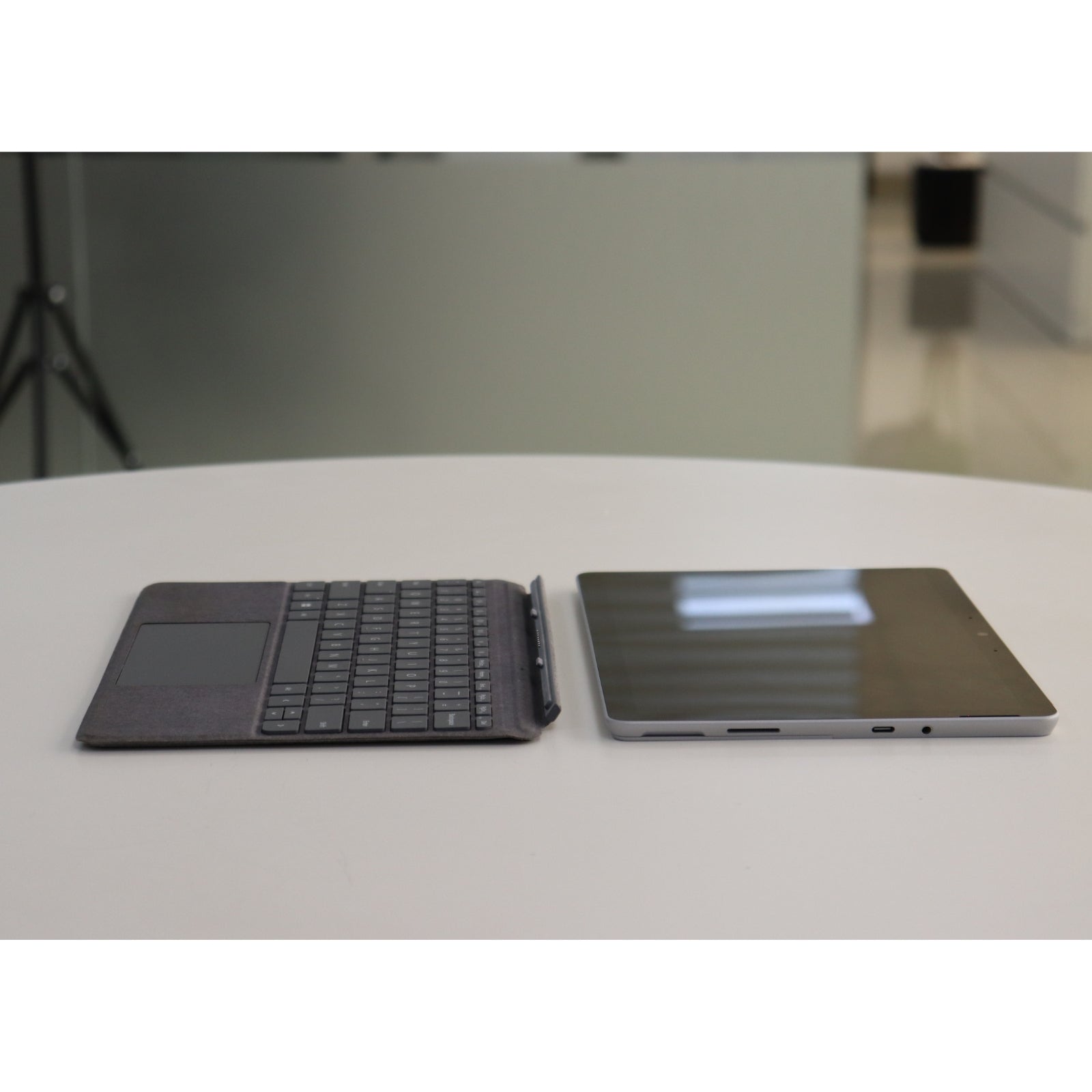 Microsoft SURFACE GO 3: i3, 10th Gen, 4GB RAM, 64GB SSD, SN:18648