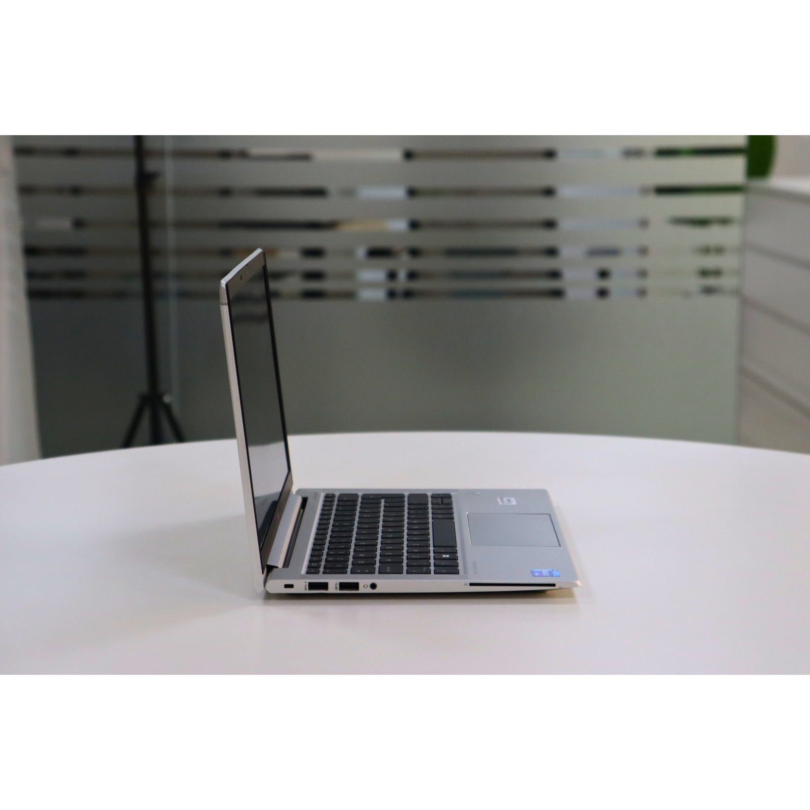 HP ELITEBOOK 830 G8: 11th Gen i5, 8GB RAM, 256GB SSD, SN:00275