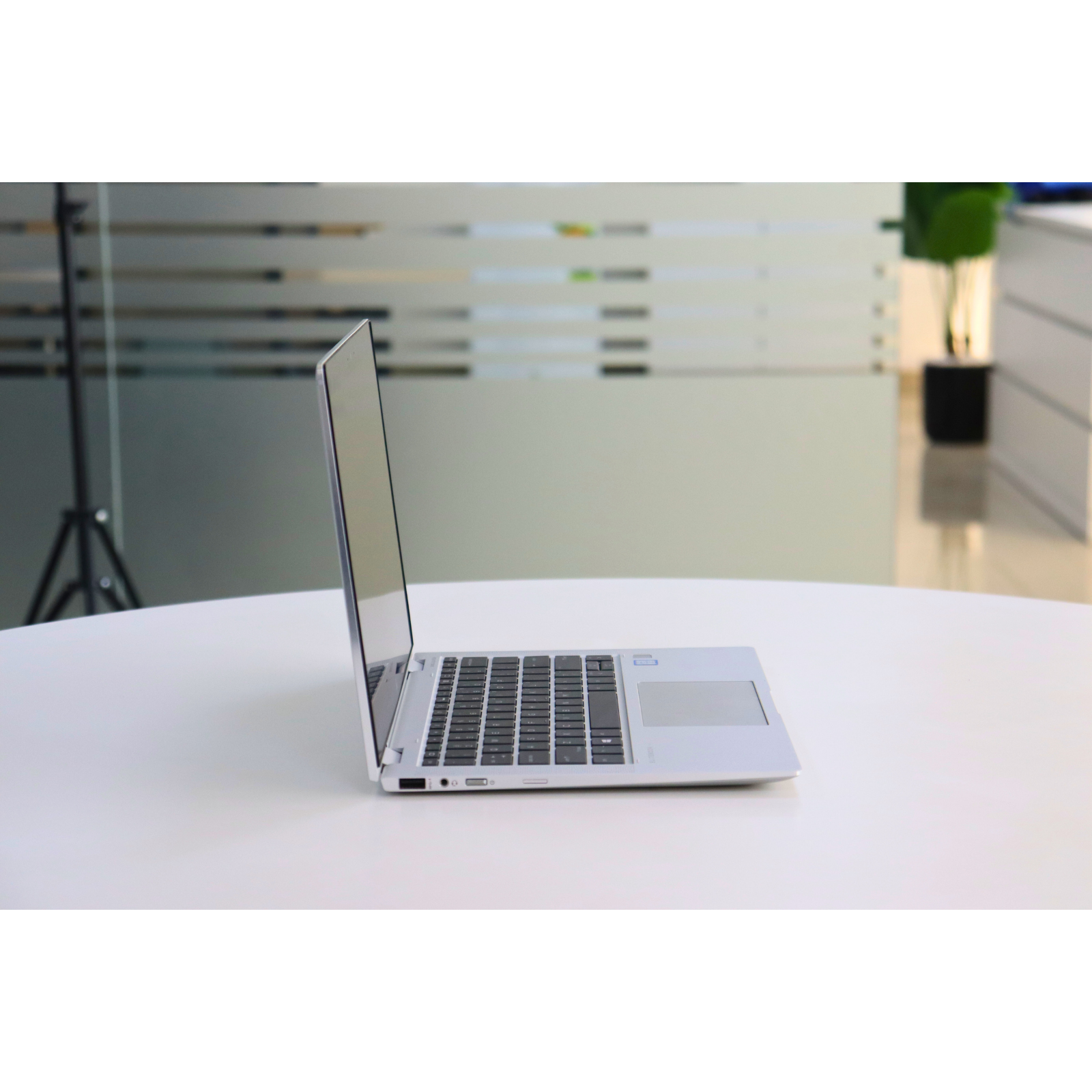 HP ELITEBOOK X360 1030 G4: 8th Gen i5, 16GB RAM, 256GB SSD, SN:871838