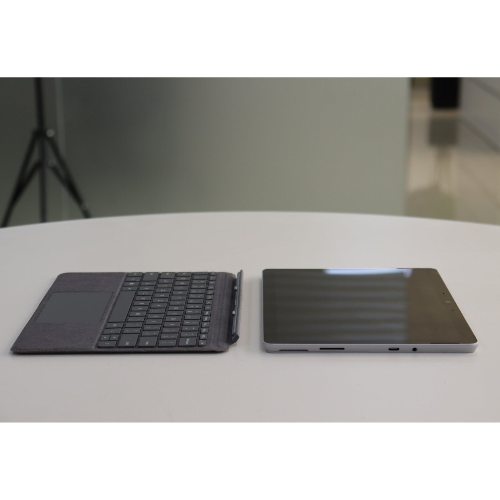 Microsoft SURFACE GO 3: i3, 10th Gen, 4GB RAM, 64GB SSD, SN:18621