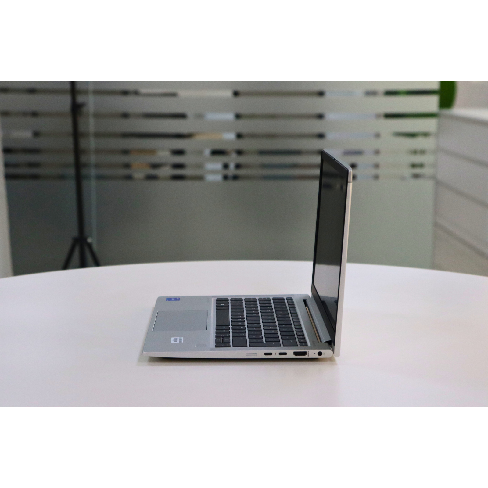 HP ELITEBOOK 830 G8: 11th Gen i5, 8GB RAM, 256GB SSD, SN:00275