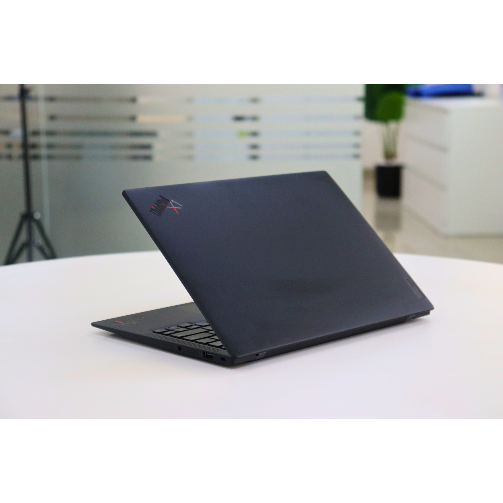 LENOVO ThinkPad X1 Carbon Gen 9: 11th Gen i7, 32GB RAM, 512GB SSD, SN:16628