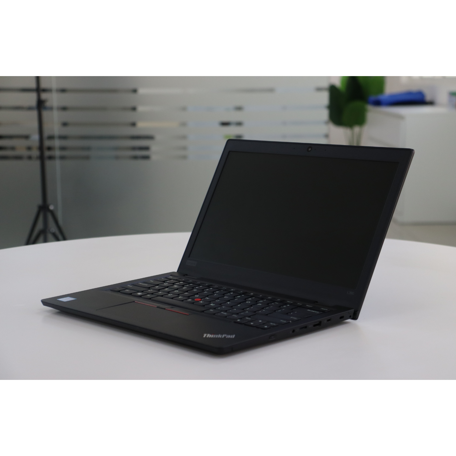 Lenovo THINKPAD L390: 8th Gen i5, 8GB RAM, 256GB SSD, SN:196325