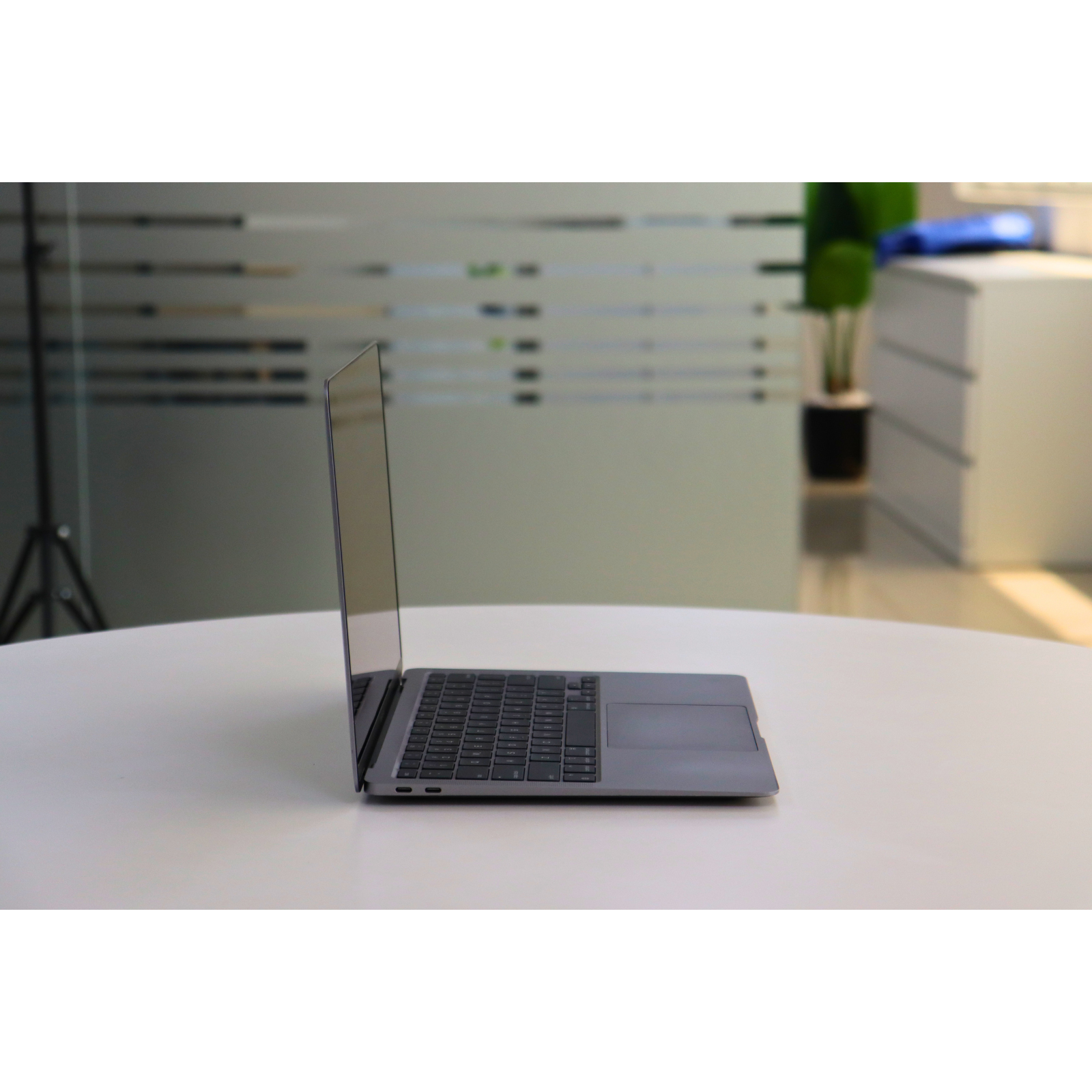 Apple MACBOOK AIR A2337(2020): M1, 8GB RAM, 256GB SSD, SN:860627