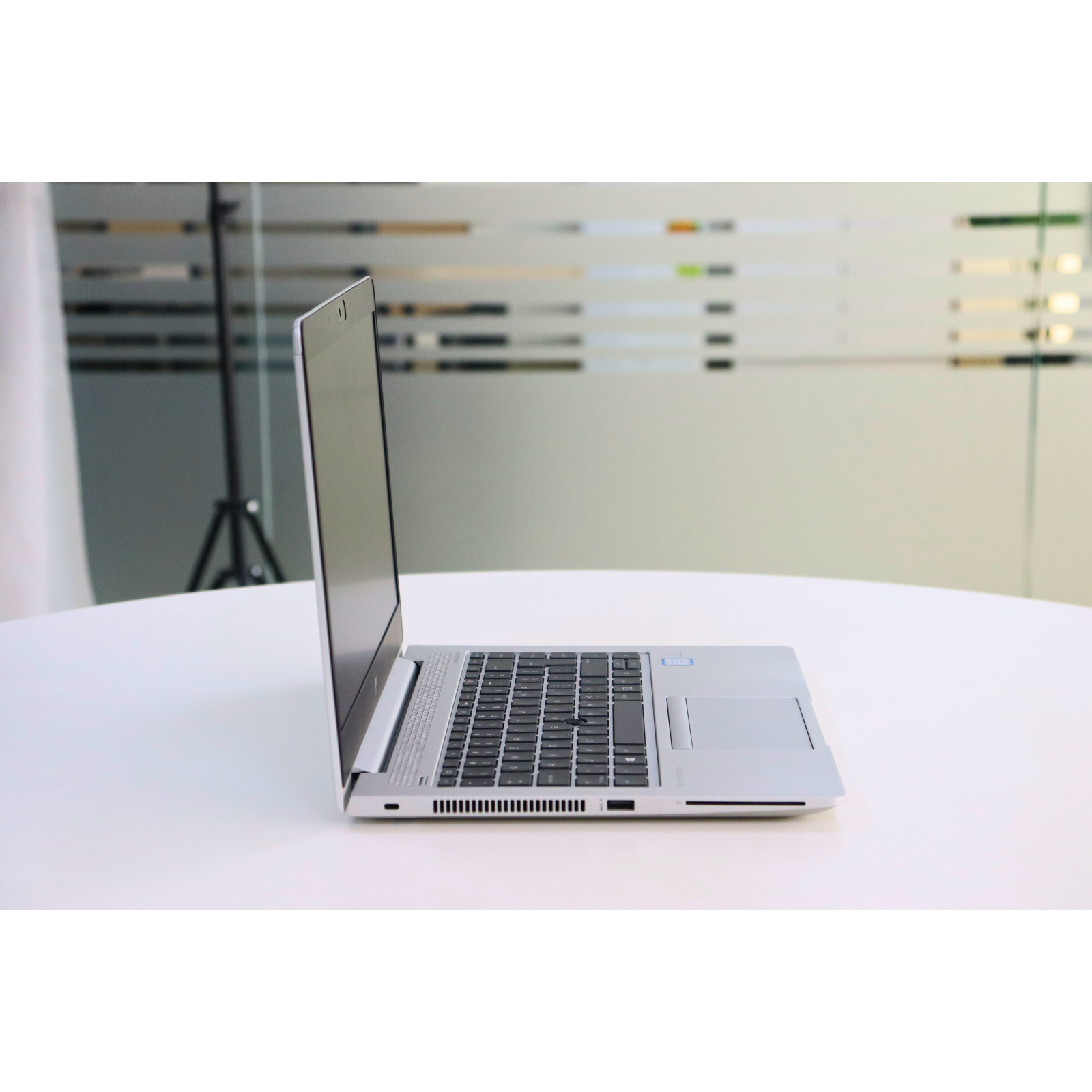 HP ELITEBOOK 840 G5: 8th Gen i7, 16GB RAM, 256GB SSD, SN:00613