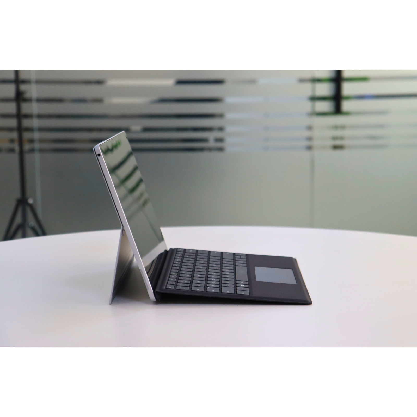 MICROSOFT SURFACE PRO 5: 7th Gen i5, 8GB RAM, 256GB SSD, SN:918911