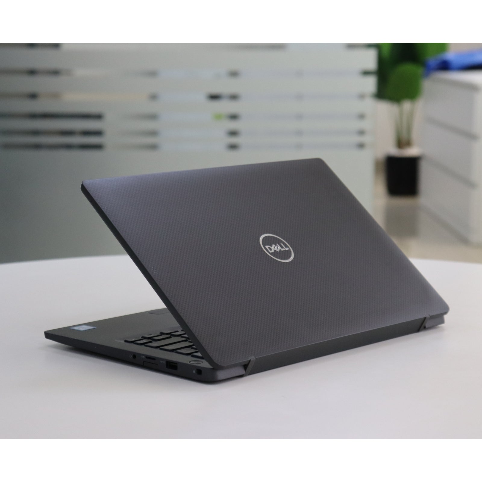 Dell LATITUDE 7400: Intel Core i7 , 8th Gen, 16GB RAM, 256GB SSD SN:10566