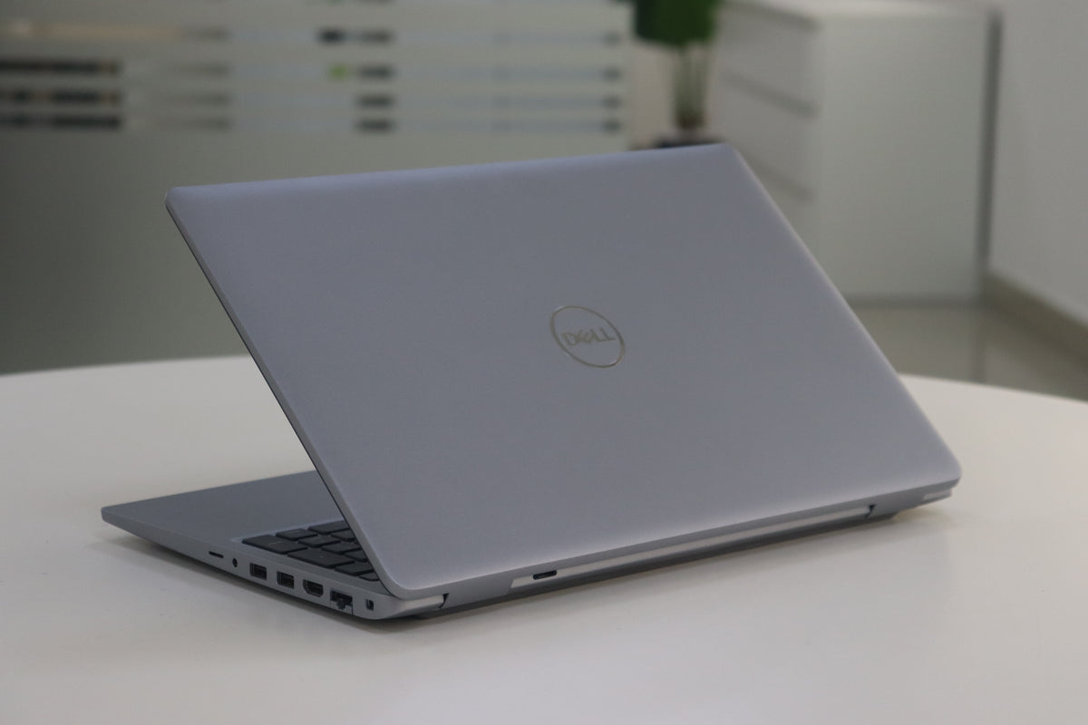 Latitude 5550 image_6