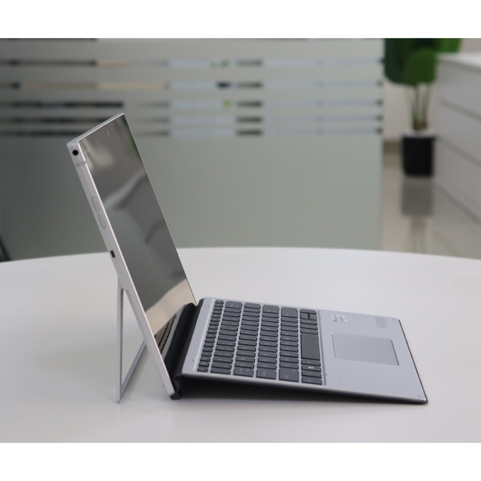 HP ELITE X2 G8 TABLET: Intel Core i5, 11th Gen, 16GB RAM, 512GB SSD SN:23486