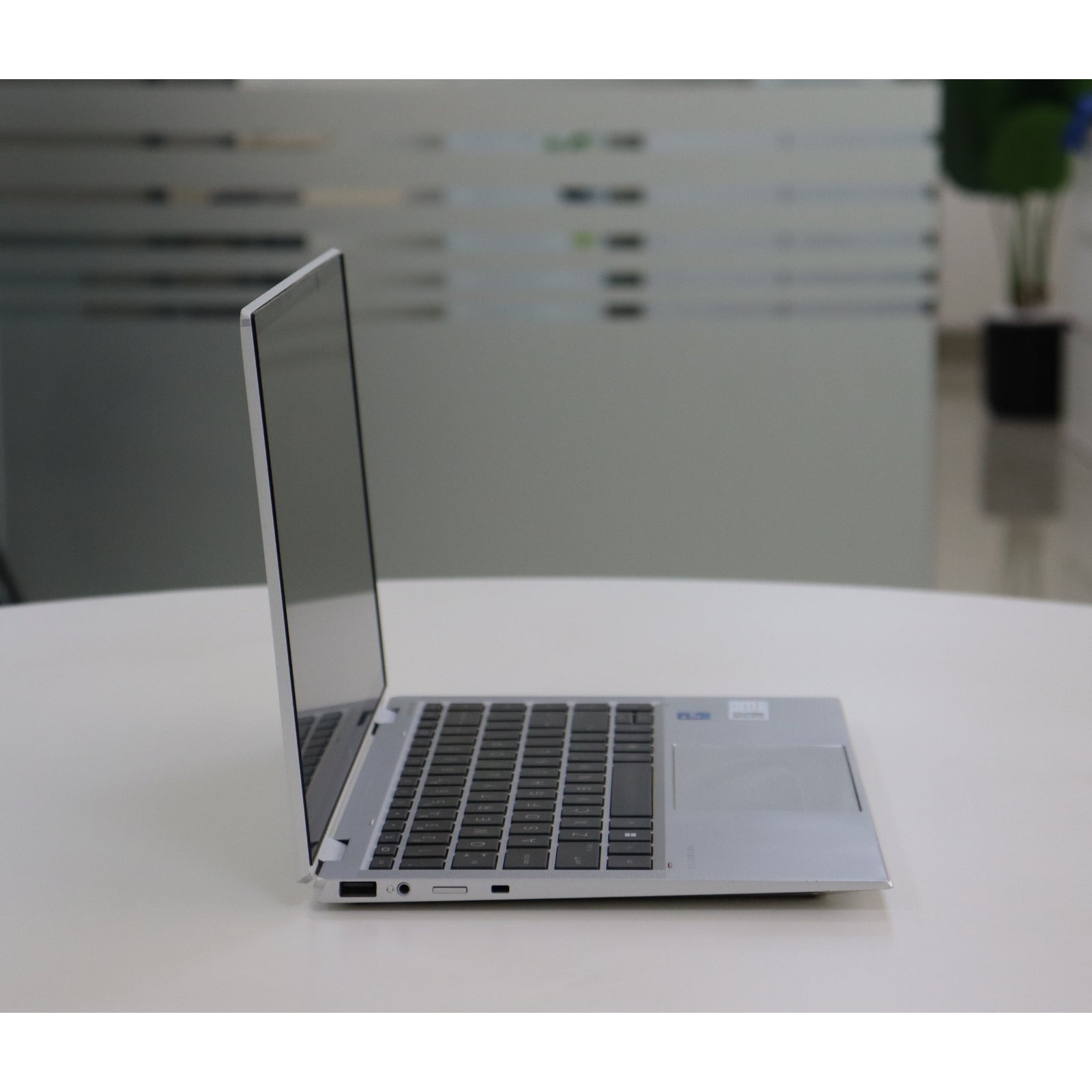 HP ELITEBOOK X360 1040 G8: Intel Core i7, 11th Gen, 16GB RAM, 512GB SSD SN:21441