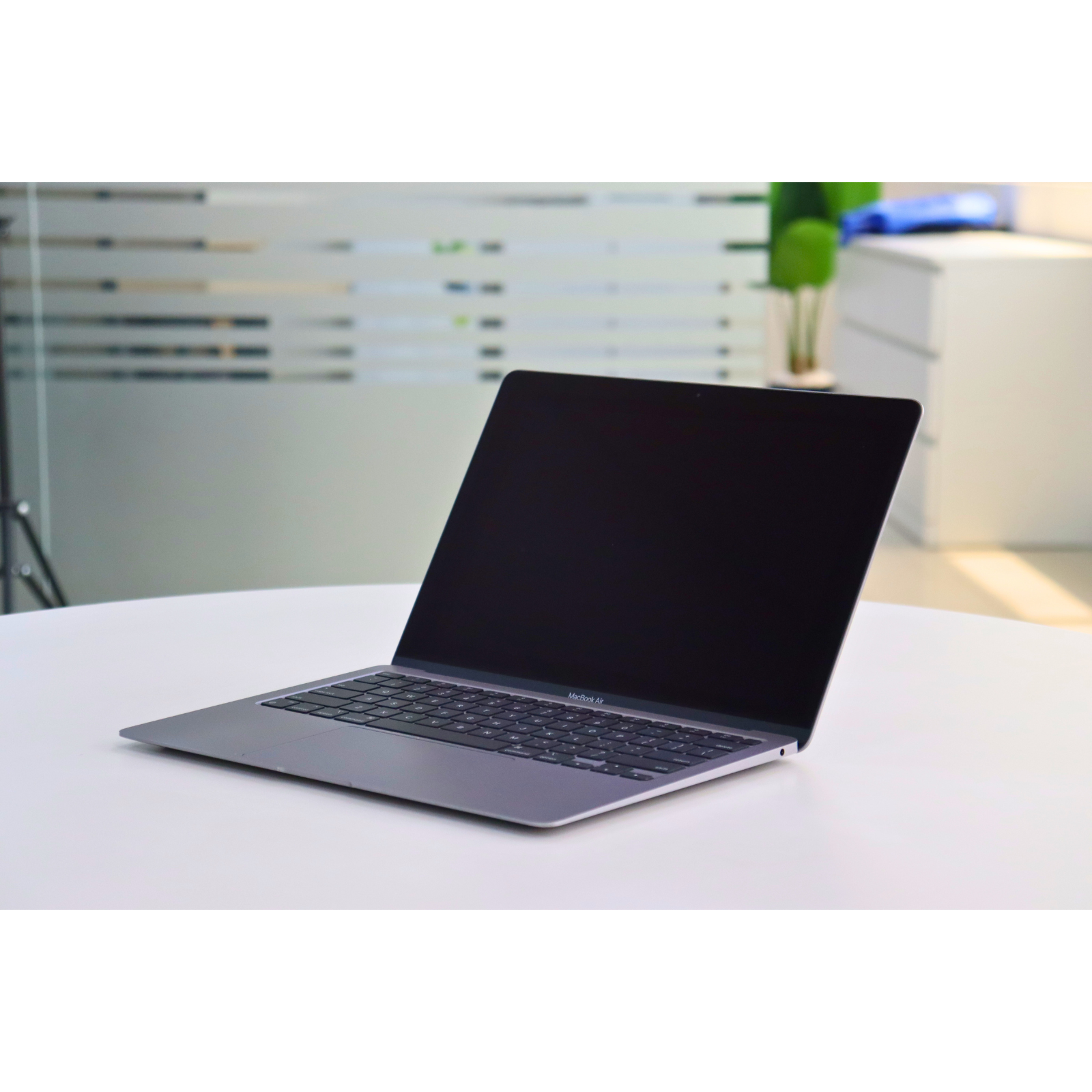 Apple MACBOOK AIR A2337(2020): M1, 8GB RAM, 256GB SSD, SN:860627