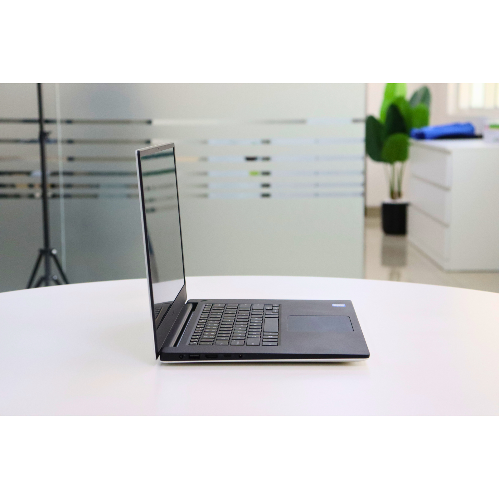 DELL PRECISION 5540: 9th Gen i7, 32GB RAM, 256GB SSD, SN:921979
